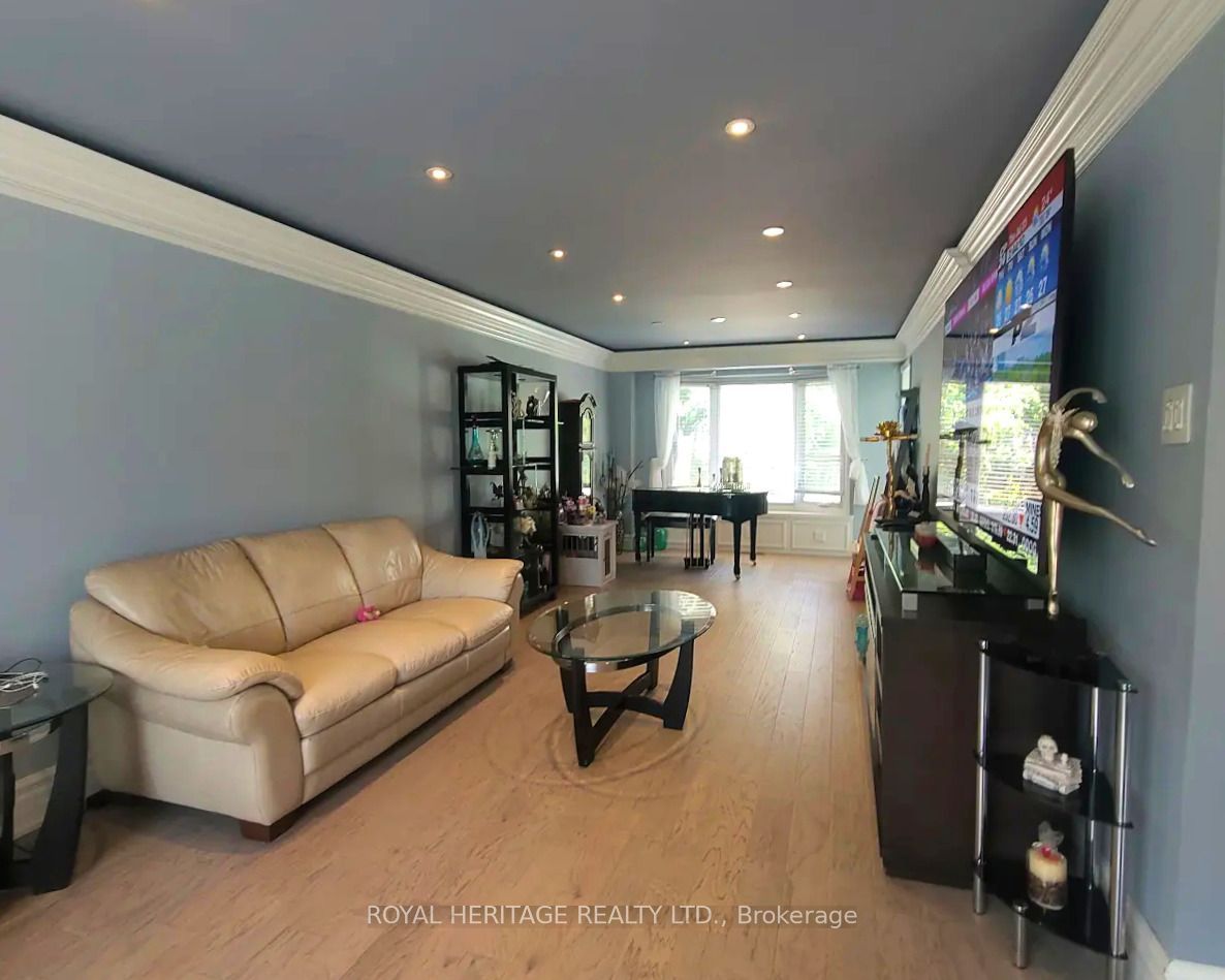 1221 Fieldstone Circle Property Photo 6