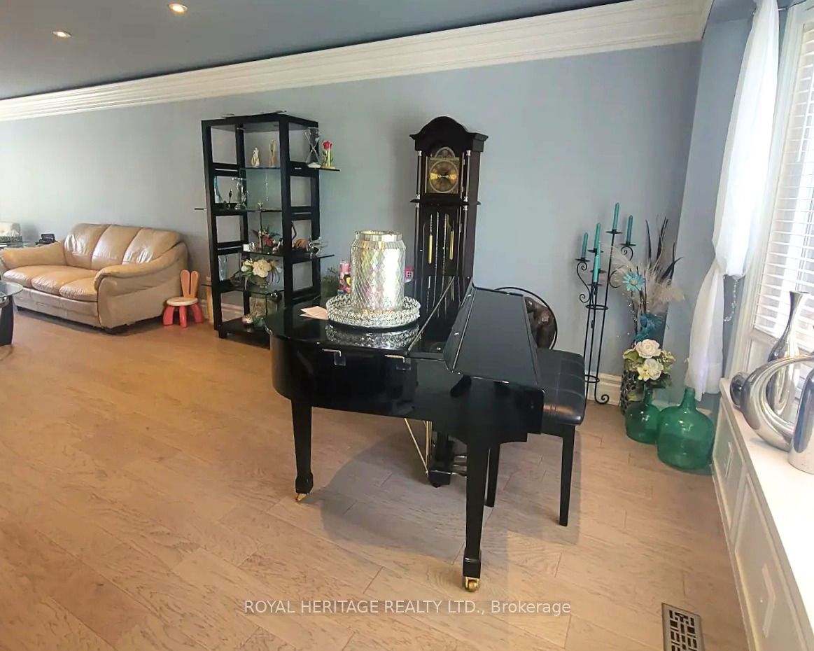 1221 Fieldstone Circle Property Photo 7