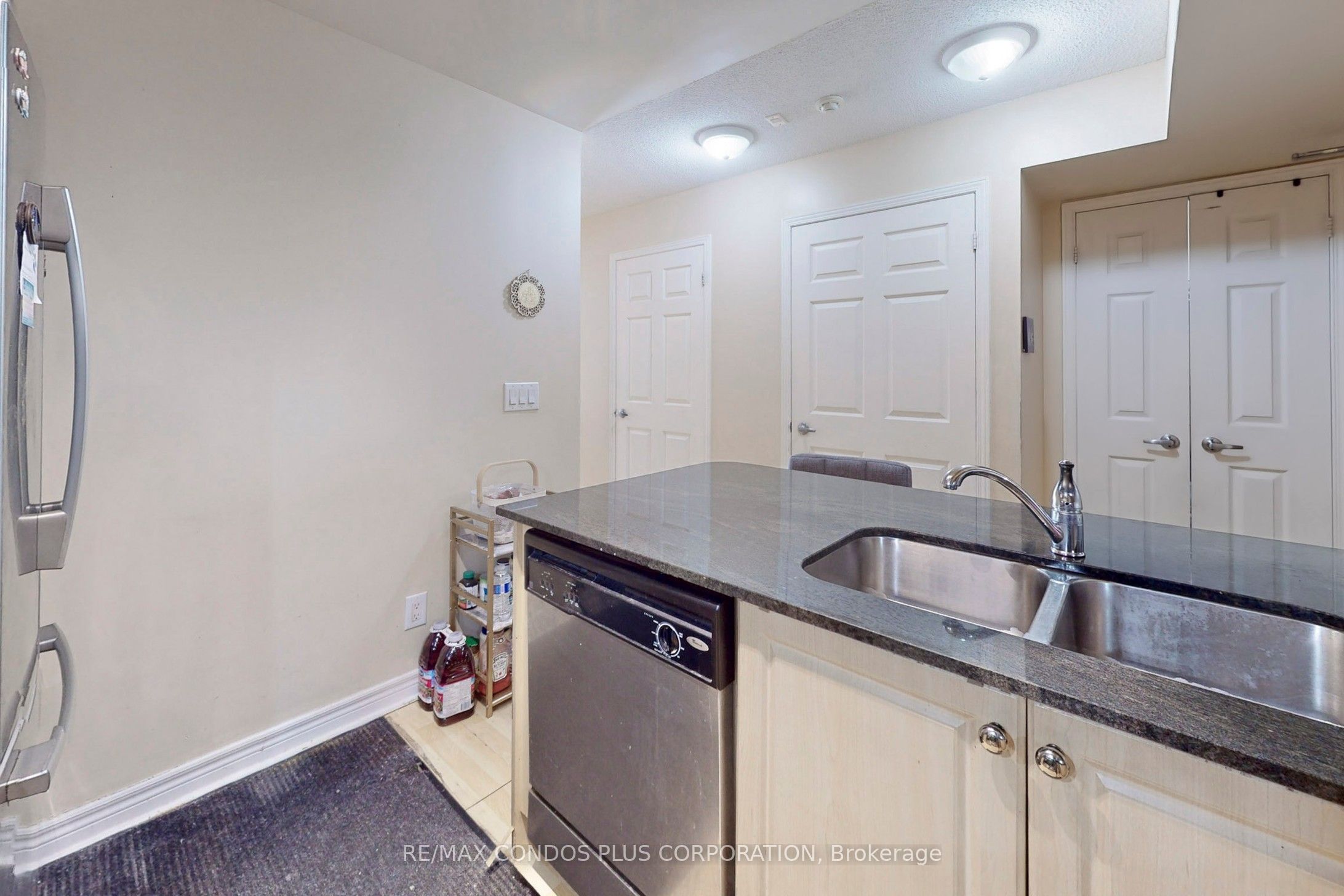 60 Fairfax Crescent 315 Property Photo 20
