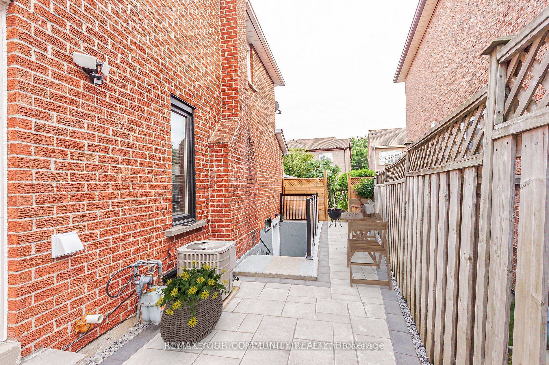 33 Durness Avenue Bsmt Property Photo 3