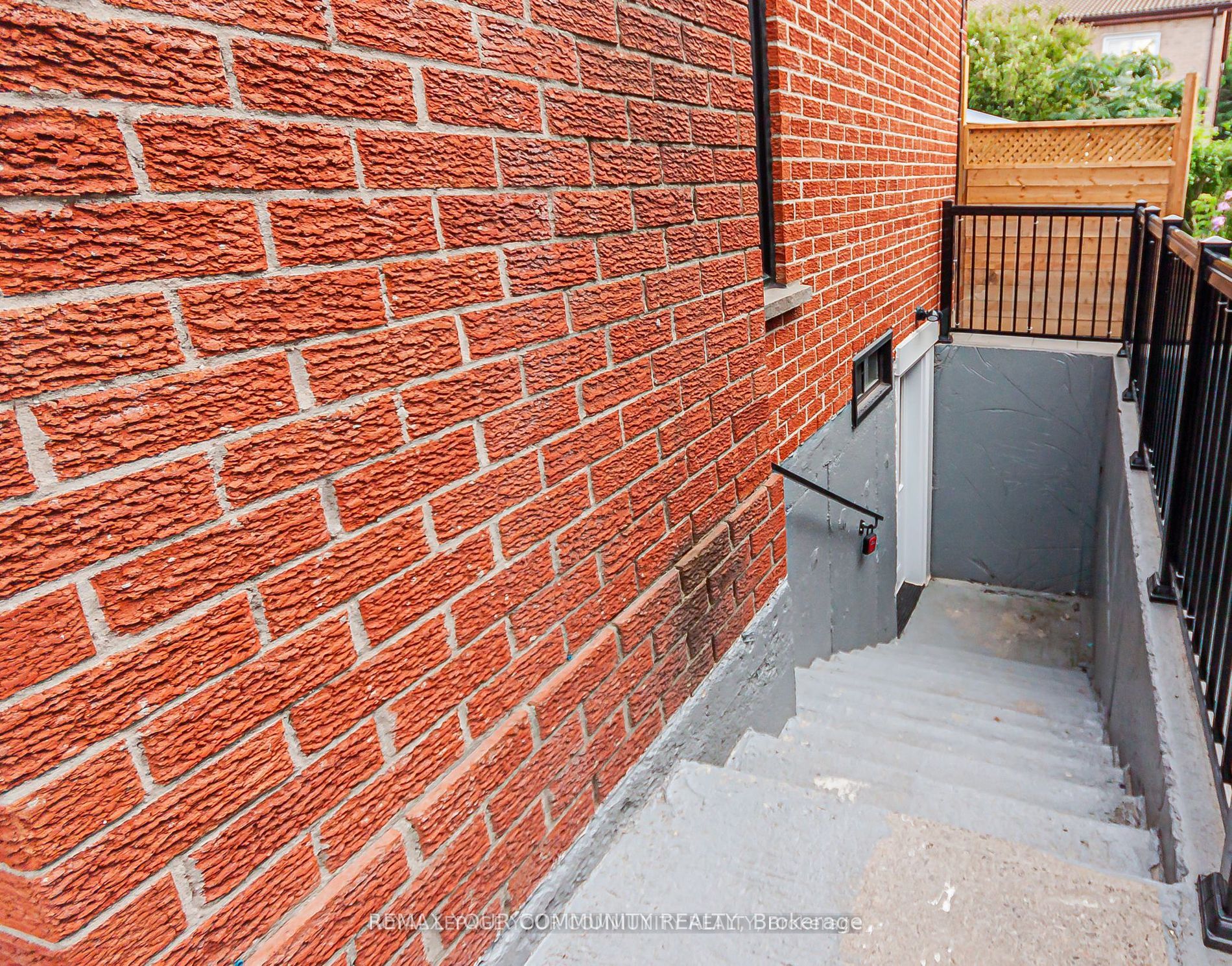 33 Durness Avenue Bsmt Property Photo 4