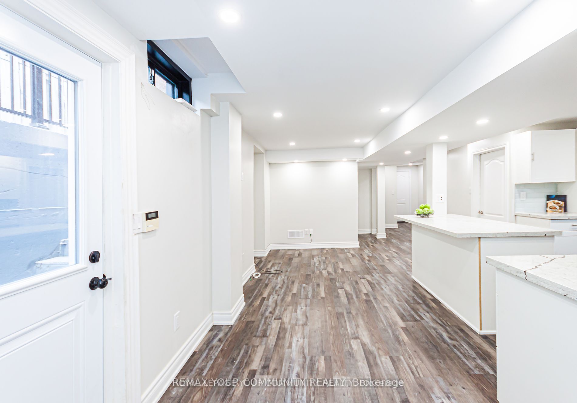 33 Durness Avenue Bsmt Property Photo 6