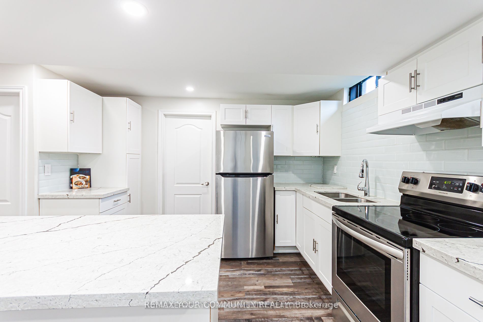 33 Durness Avenue Bsmt Property Photo 9