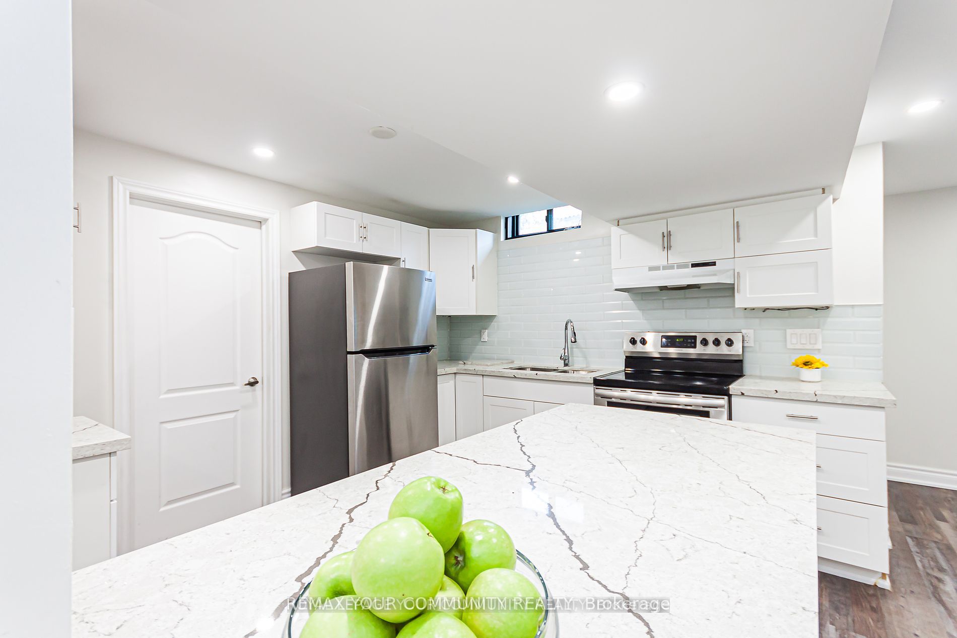 33 Durness Avenue Bsmt Property Photo 10