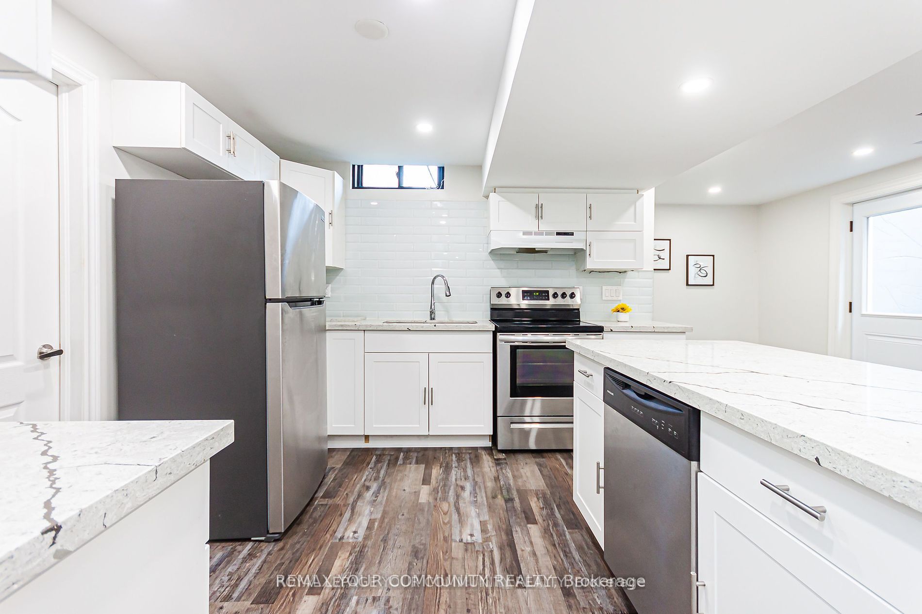 33 Durness Avenue Bsmt Property Photo 12