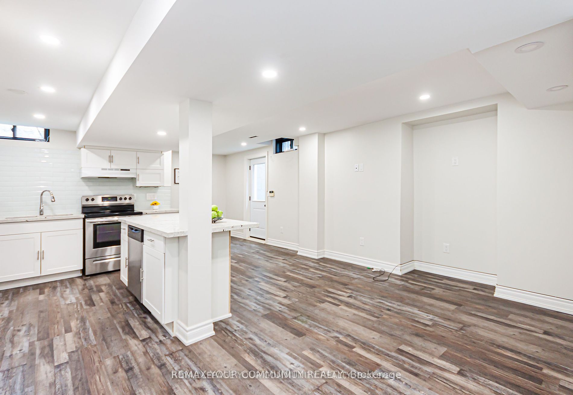 33 Durness Avenue Bsmt Property Photo 15