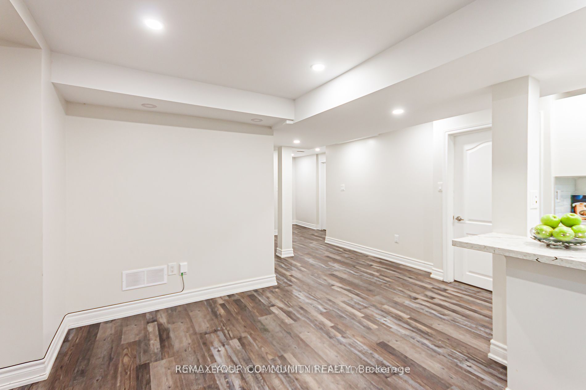 33 Durness Avenue Bsmt Property Photo 16