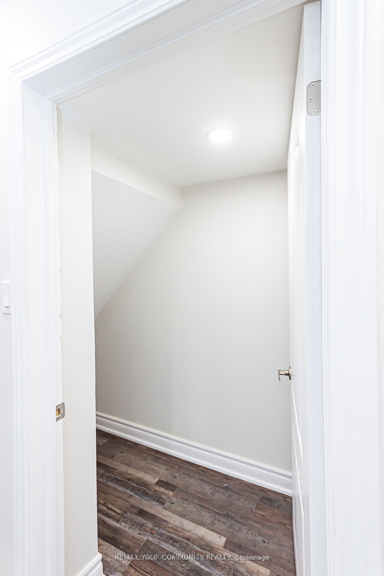 33 Durness Avenue Bsmt Property Photo 20
