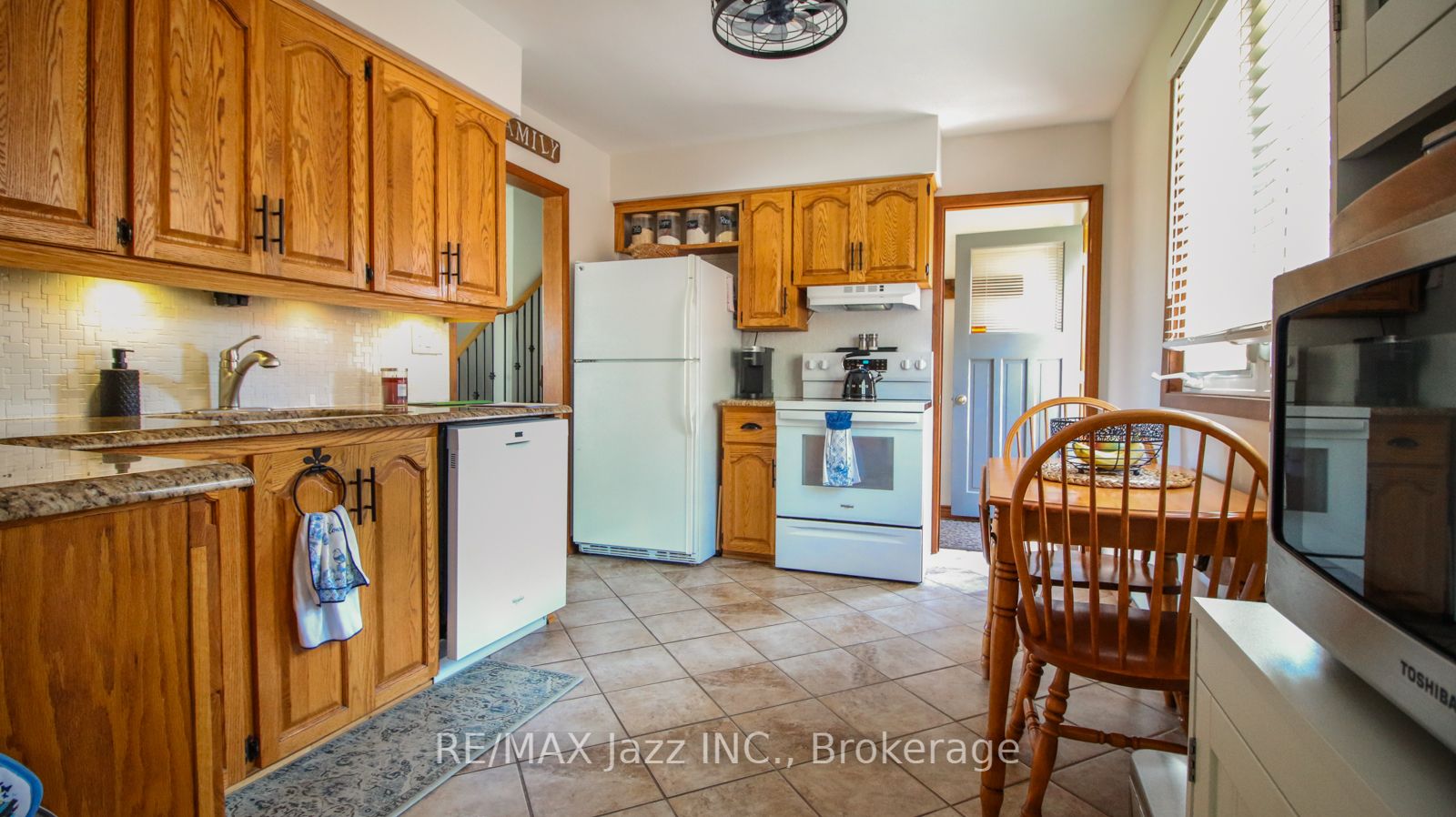 330 Nipigon Street Property Photo 4