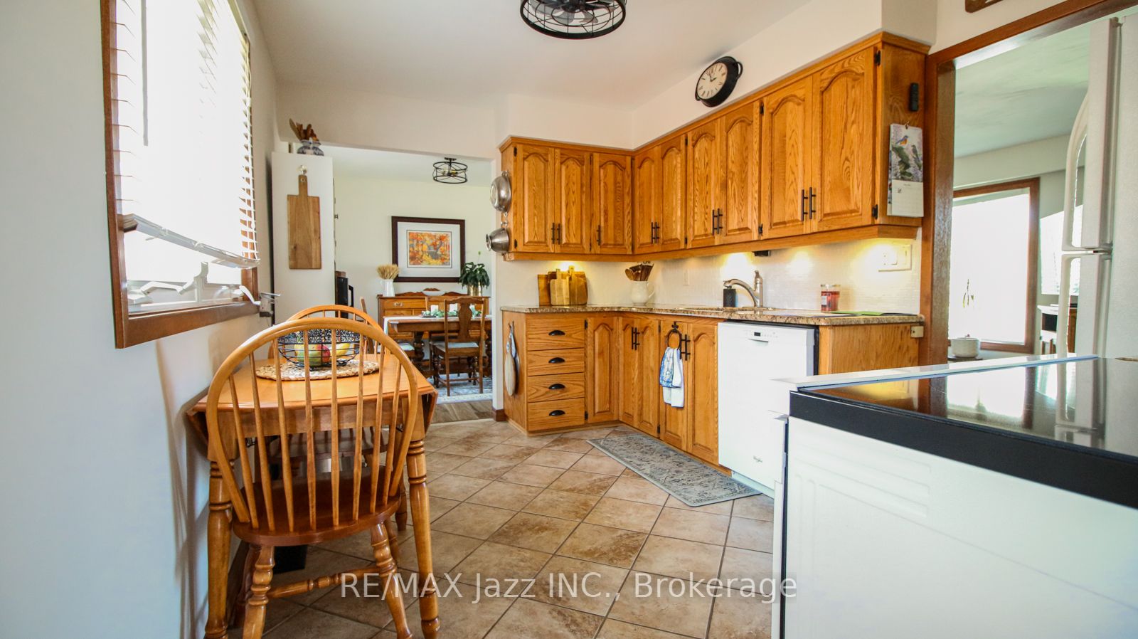 330 Nipigon Street Property Photo 5