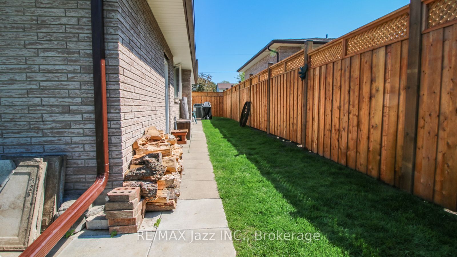 330 Nipigon Street Property Photo 18