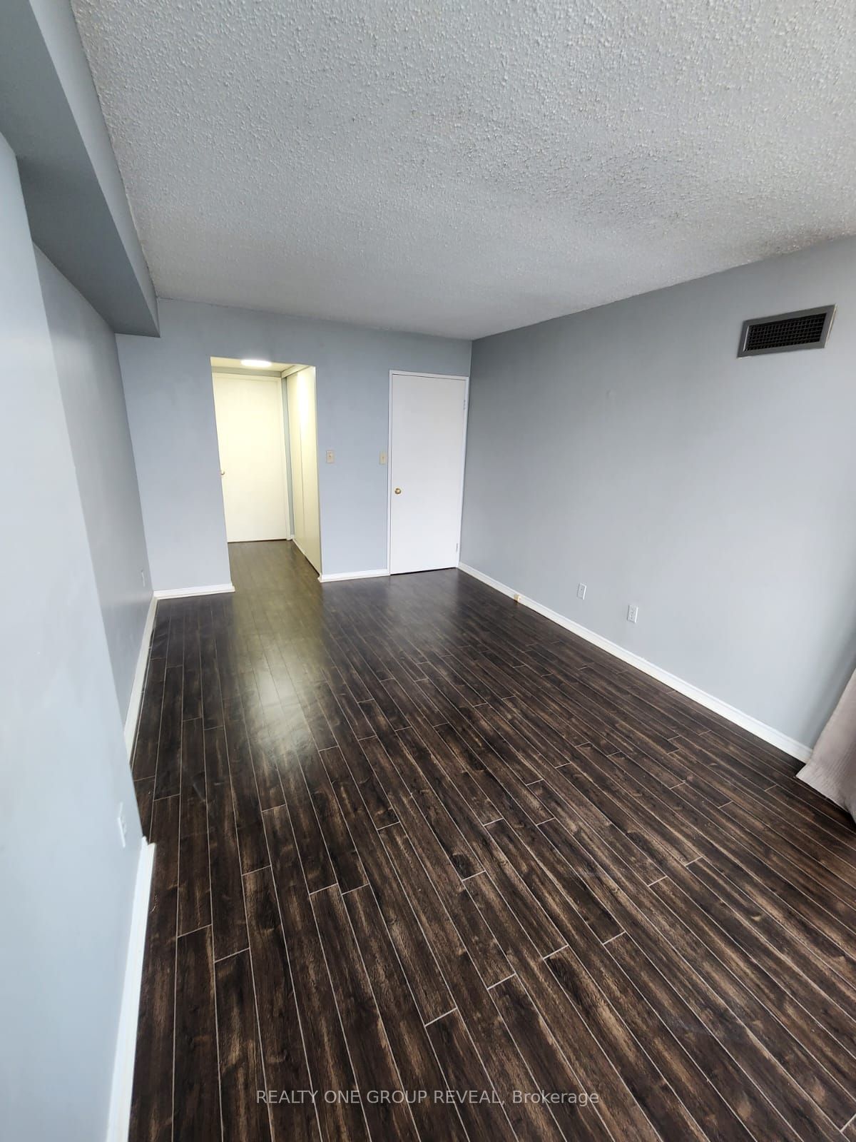 400 Mclevin Avenue 1705 Property Photo 6
