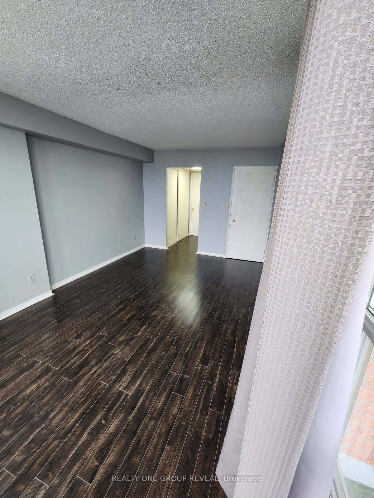 400 Mclevin Avenue 1705 Property Photo 7