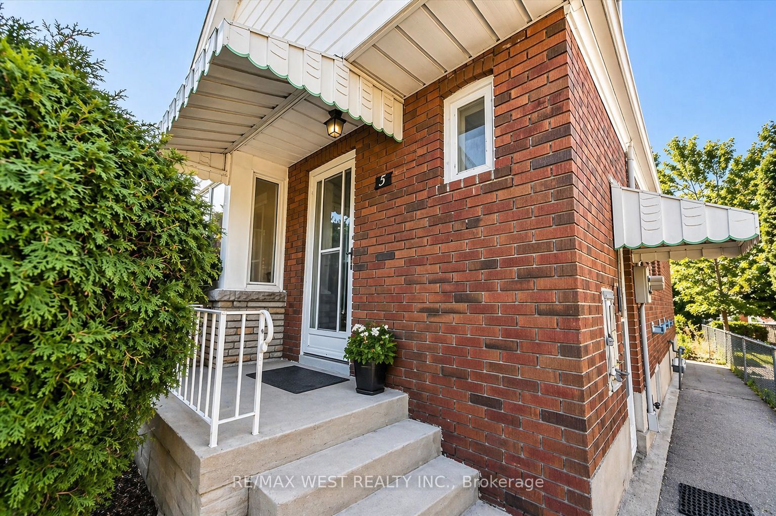 5 Dieppe Road S Property Photo 5