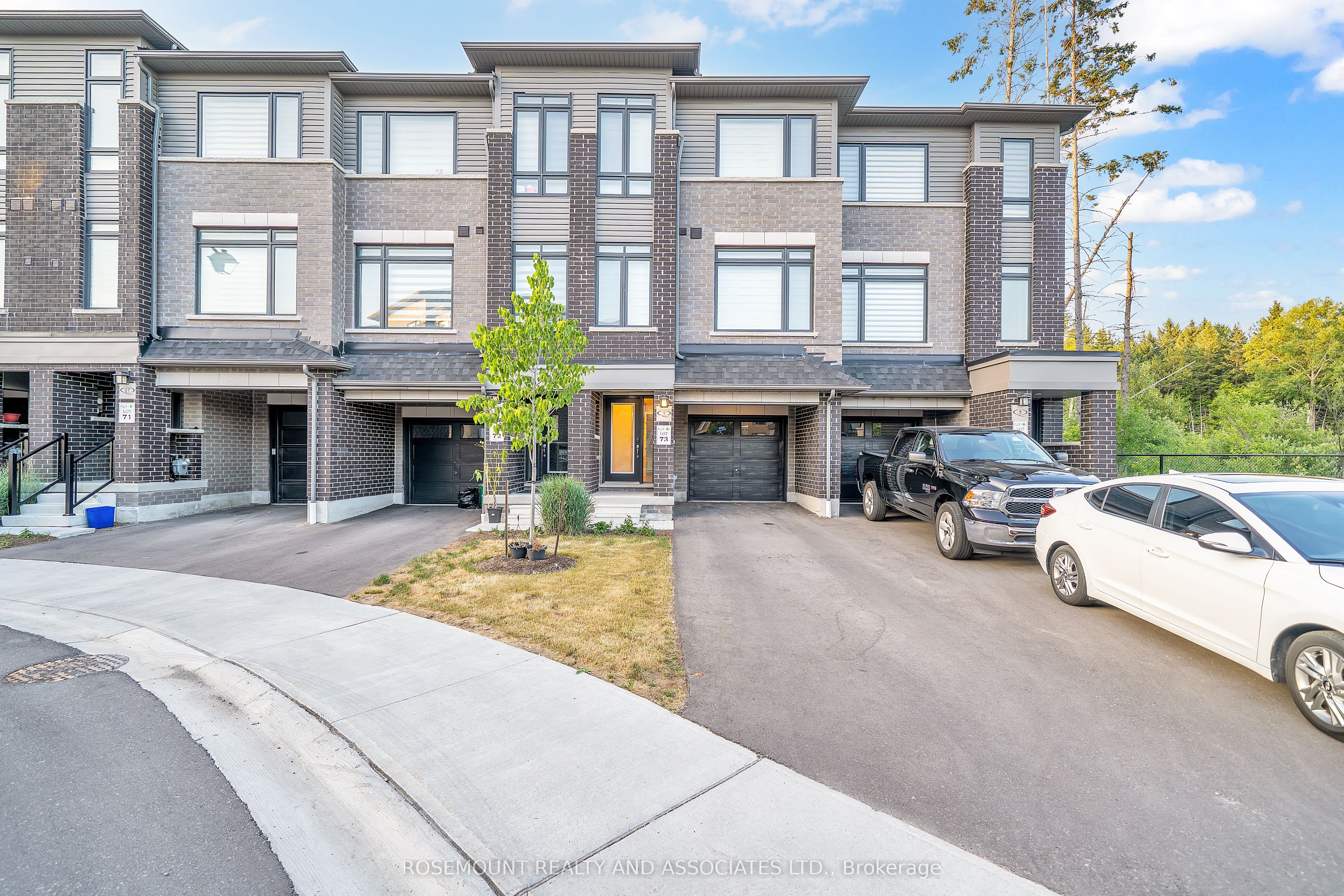 9 Esquire Way Property Photo 1