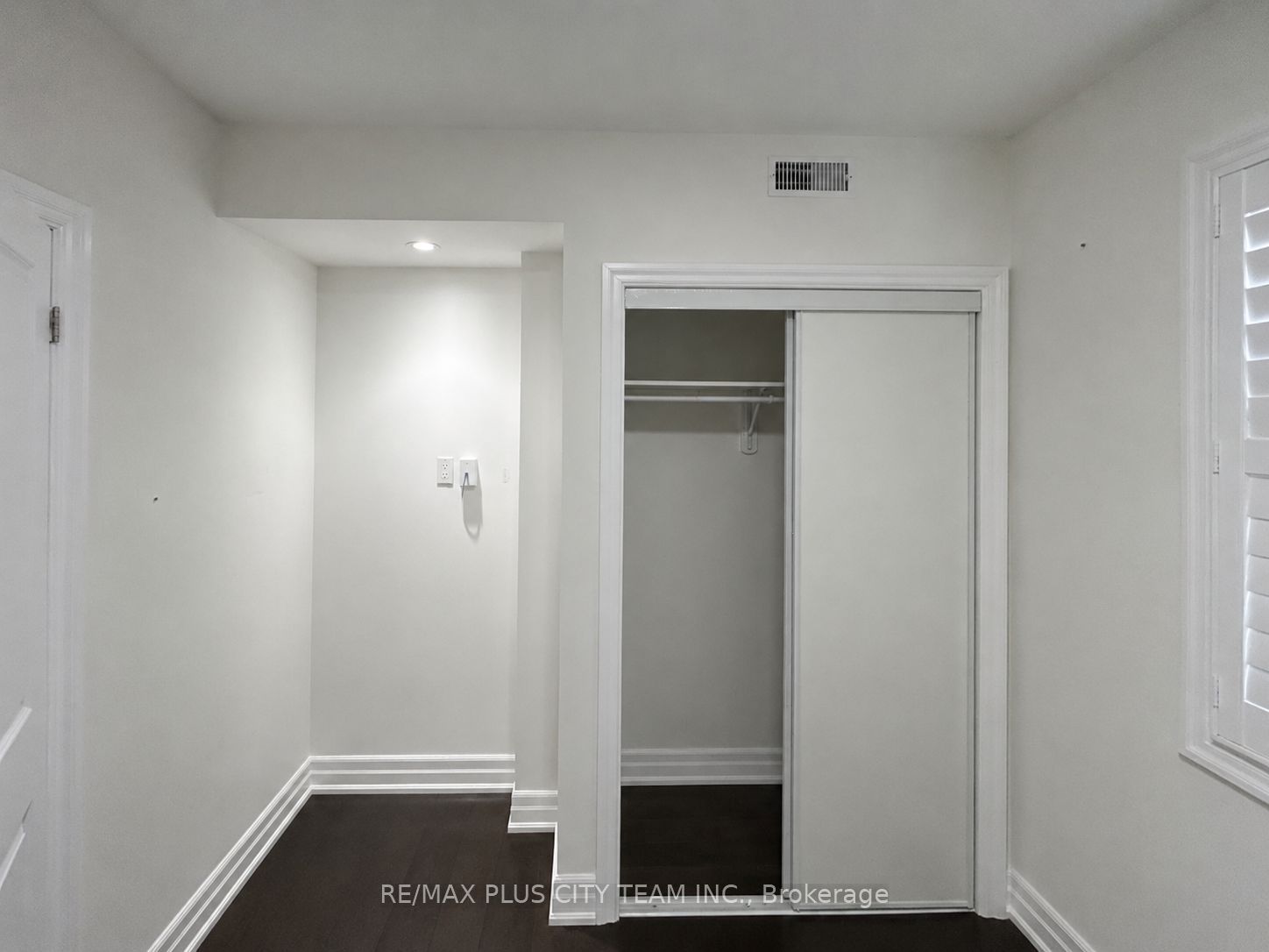 1027 Pape Avenue A Property Photo 3