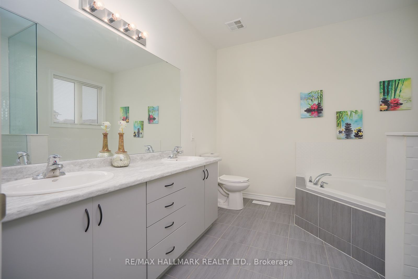 4 Hickling Lane Property Photo 28