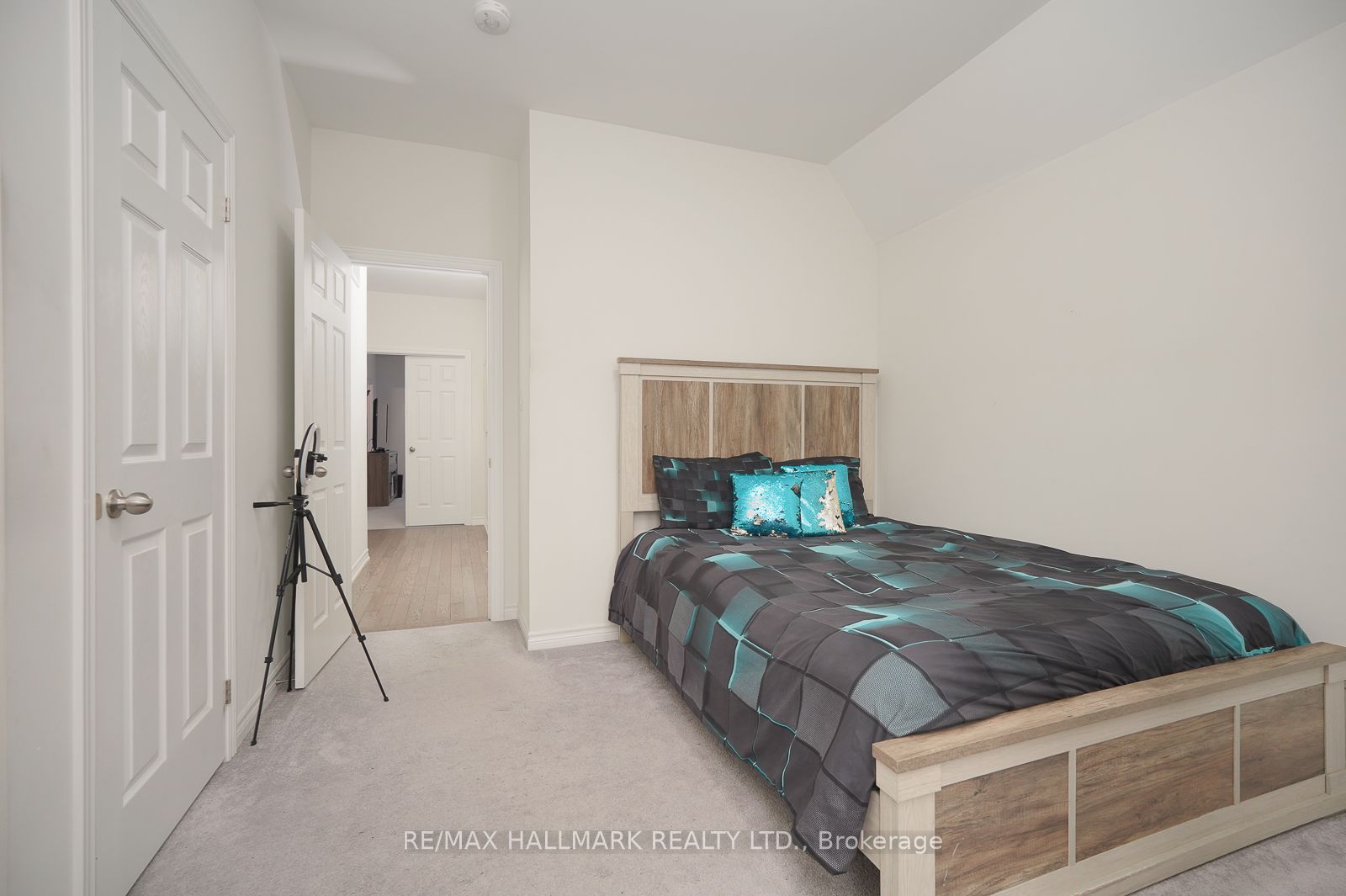 4 Hickling Lane Property Photo 33