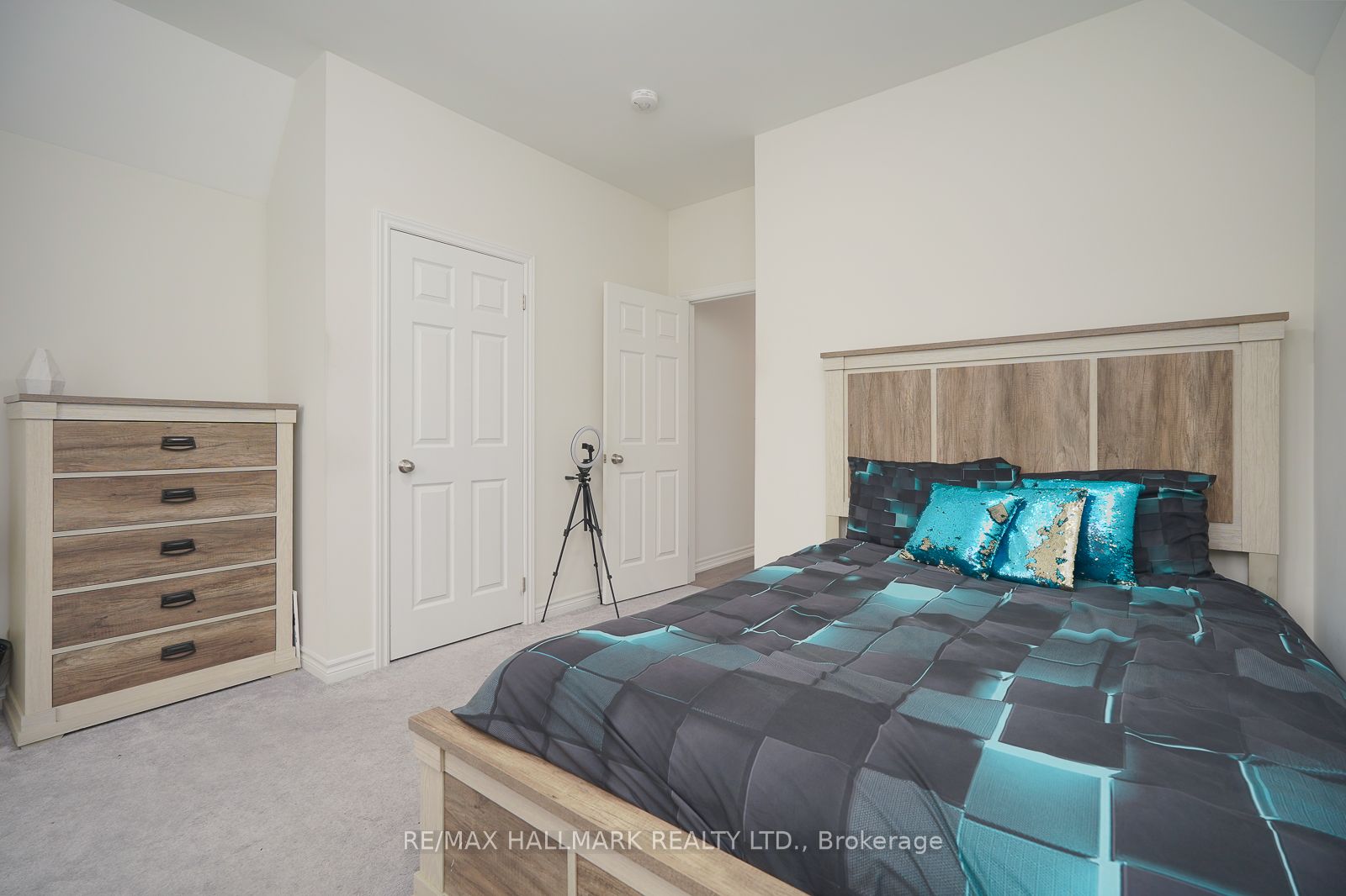 4 Hickling Lane Property Photo 34
