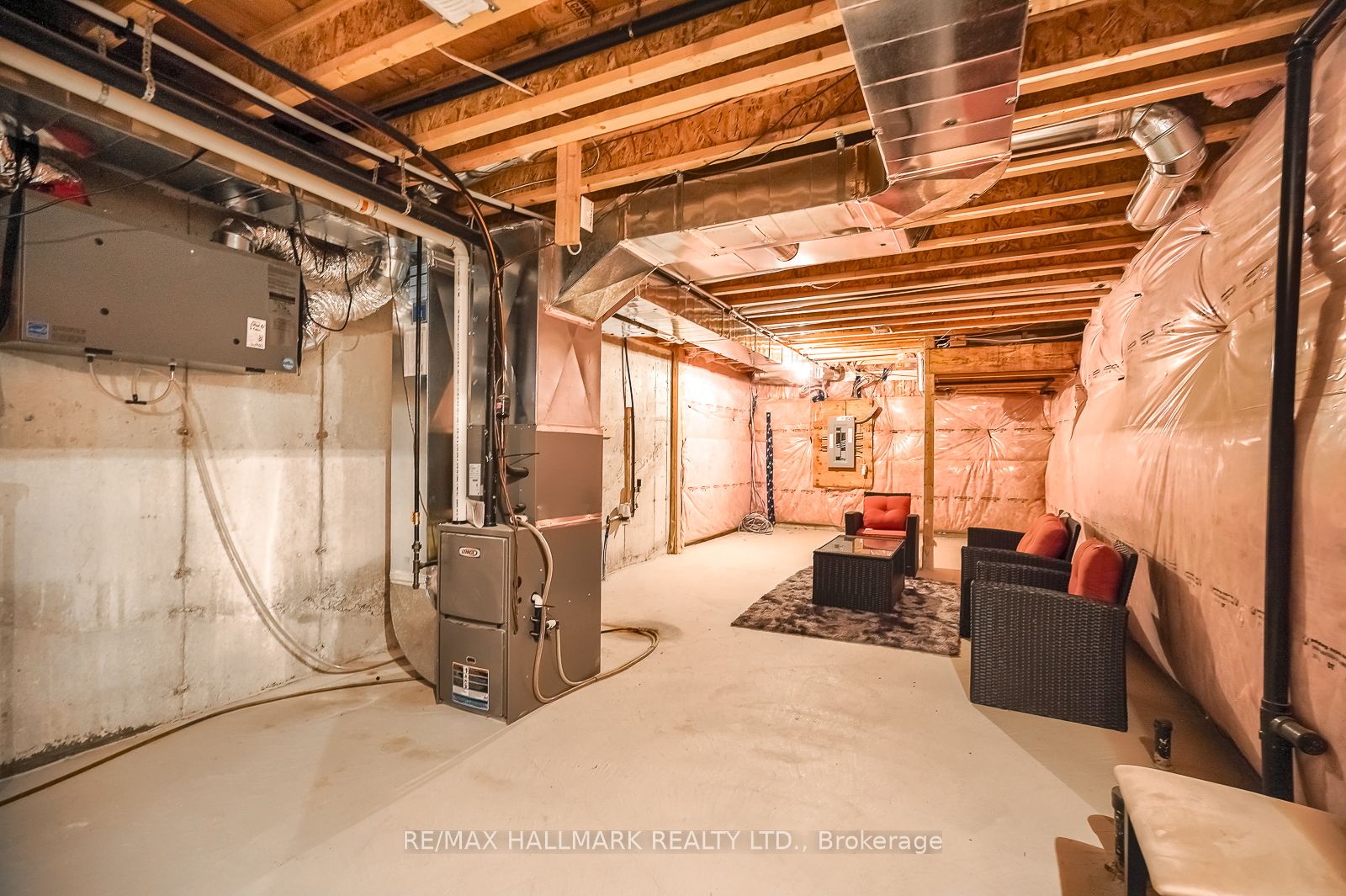 4 Hickling Lane Property Photo 37