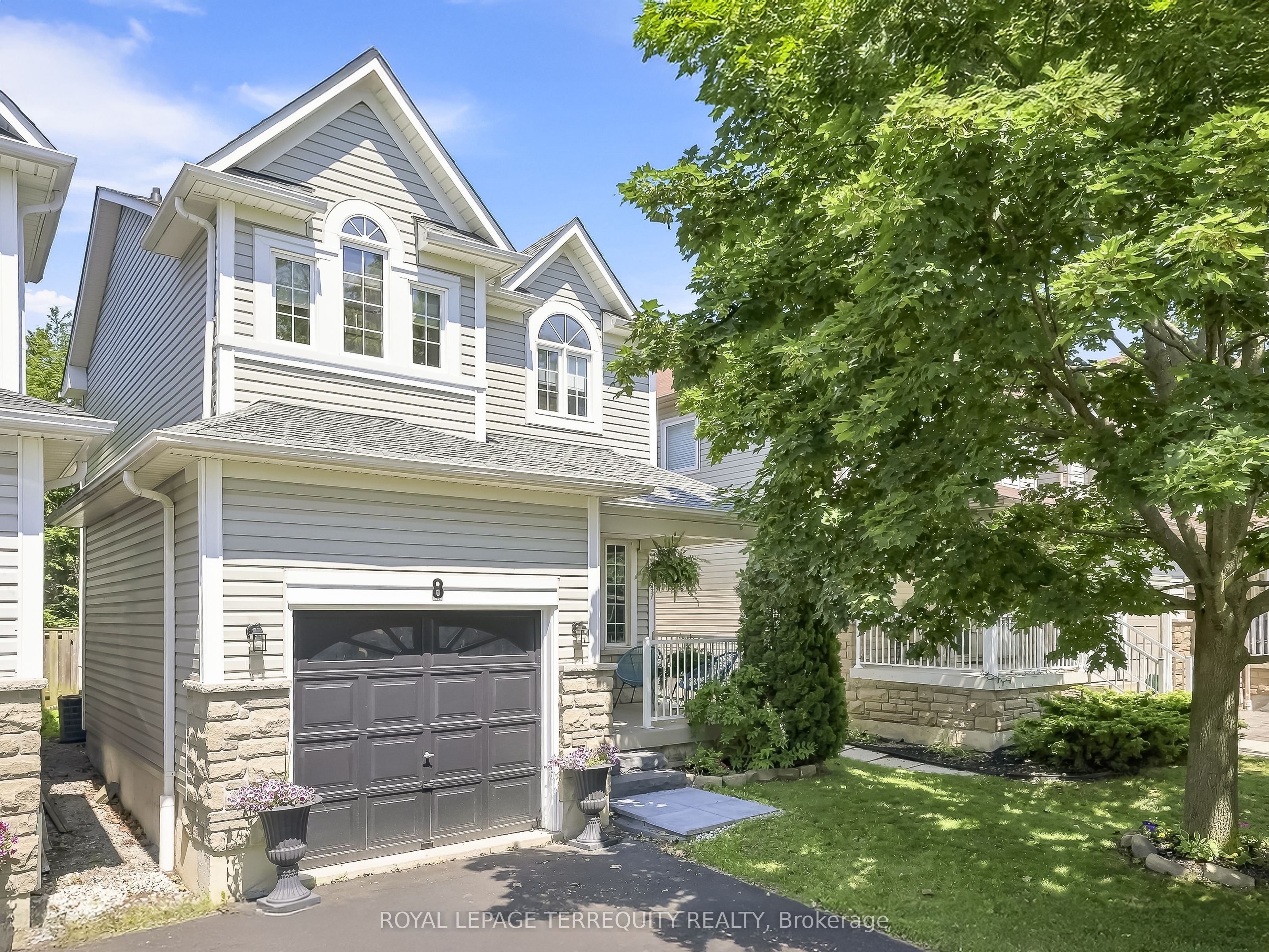 8 Sinden Drive Property Photo 1