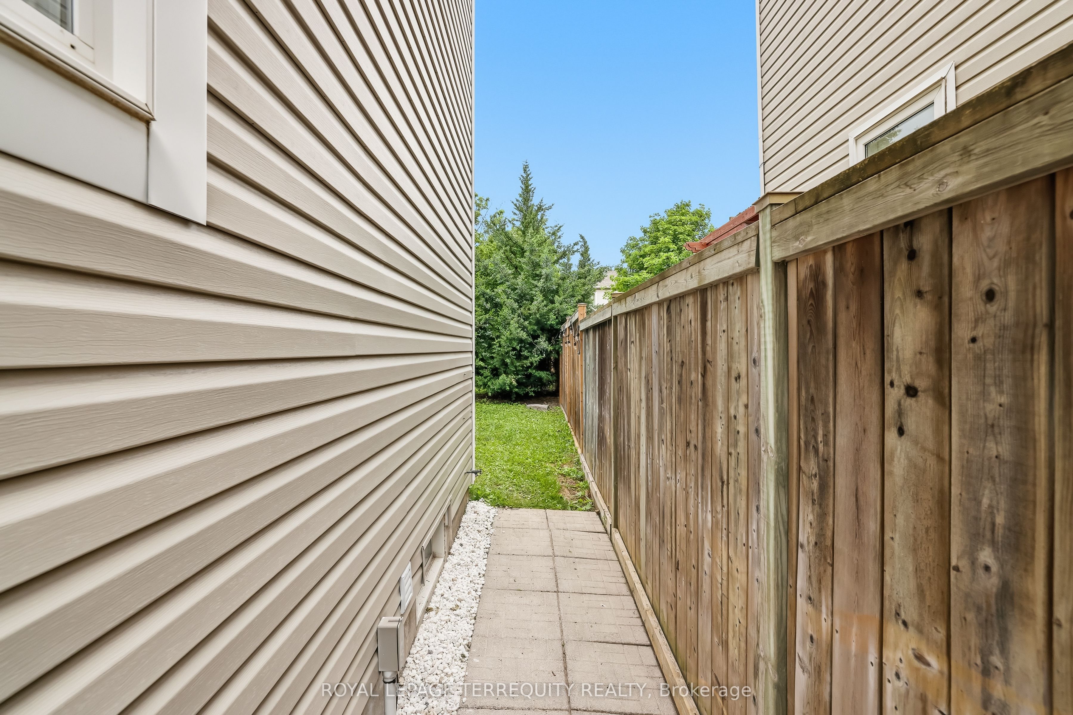 8 Sinden Drive Property Photo 35