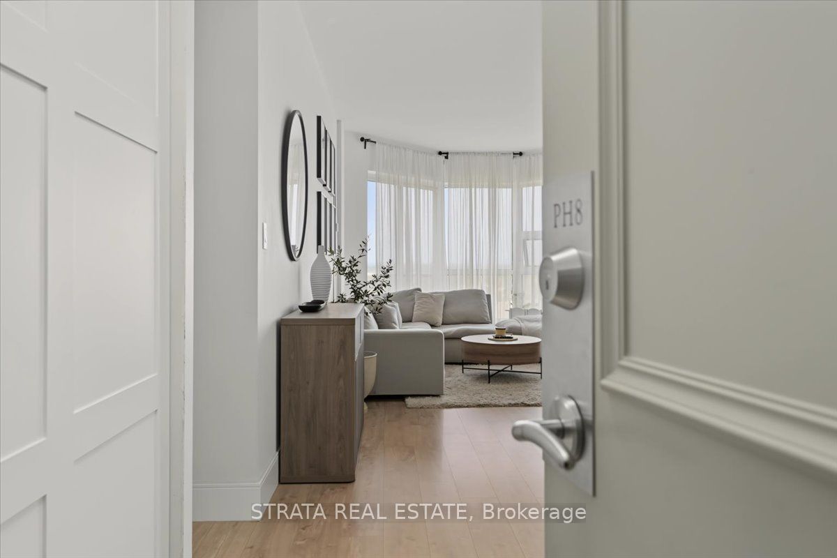 20 Dean Park Road Ph8 Property Photo 2