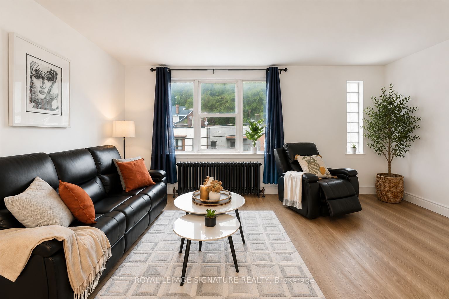 2479 Queen Street E Property Photo 4