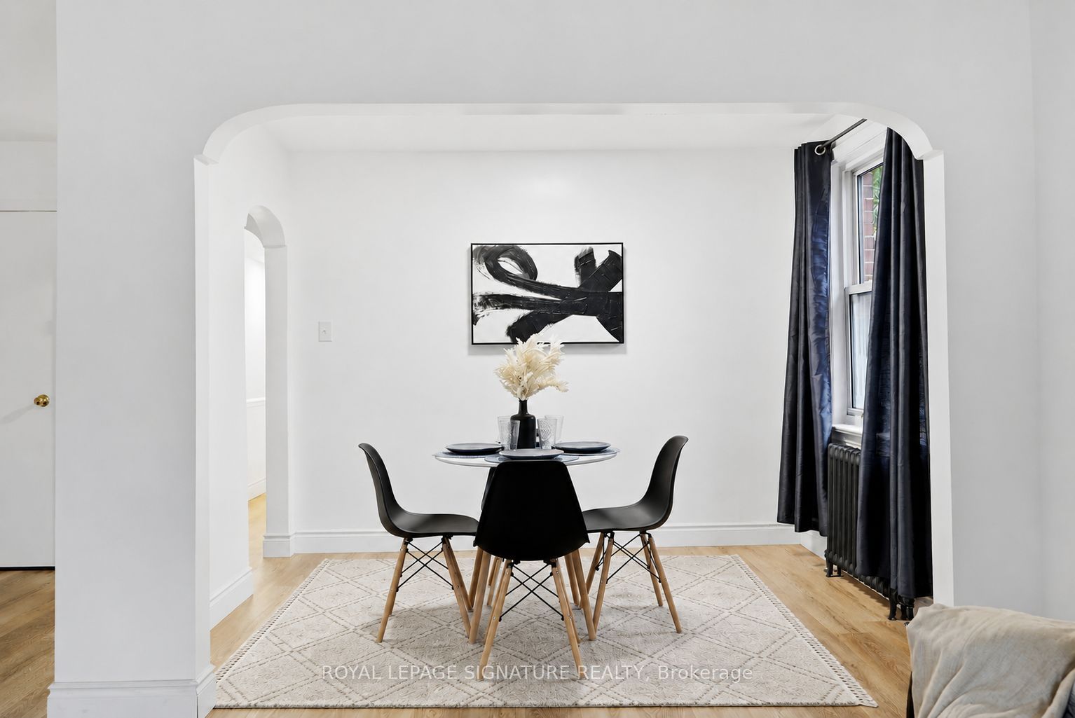 2479 Queen Street E Property Photo 5