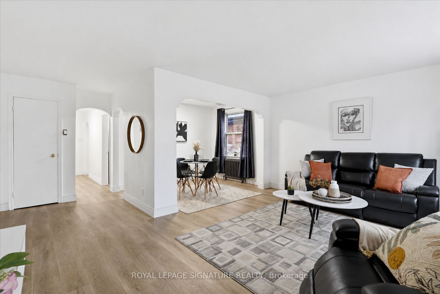 2479 Queen Street E Property Photo 7