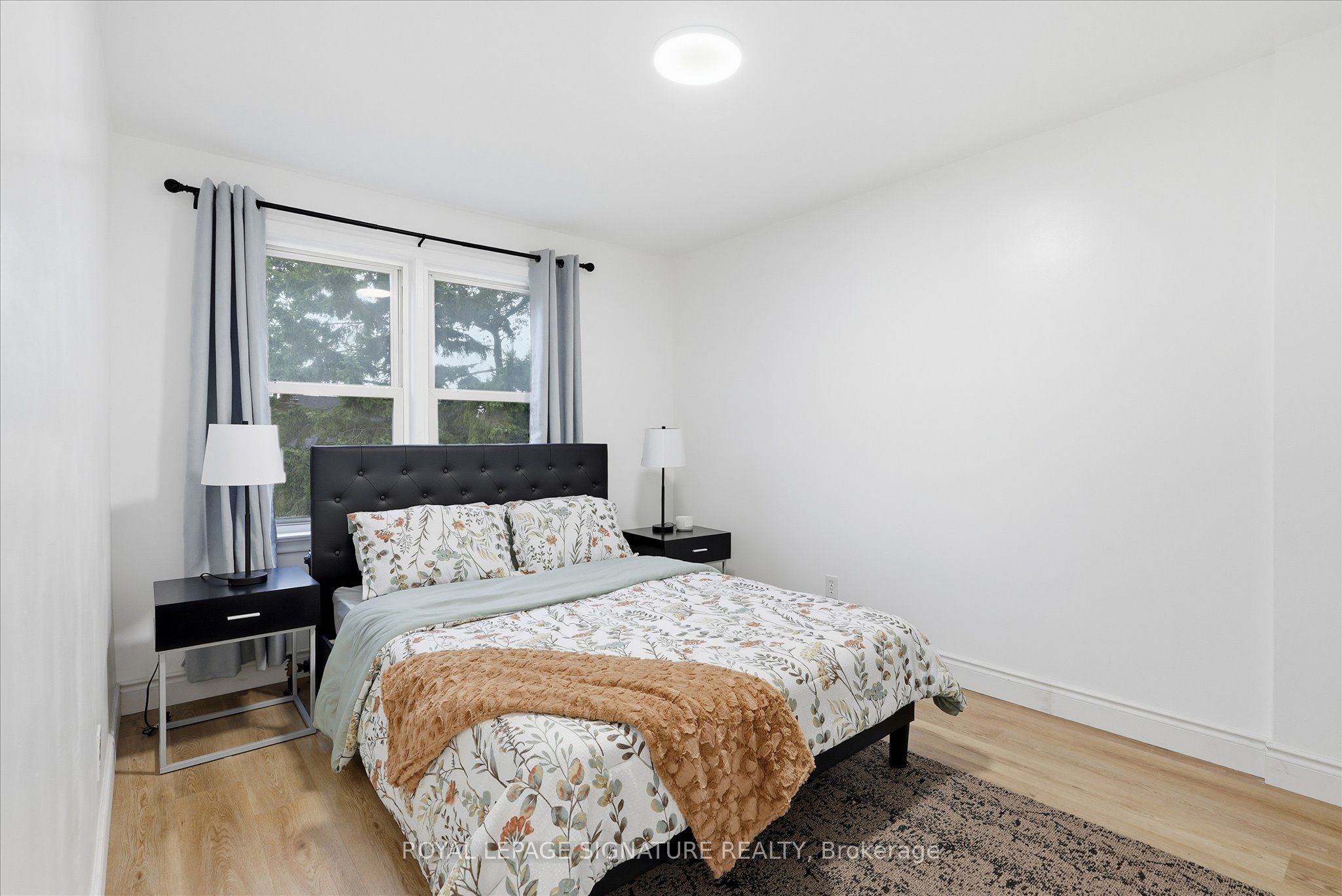 2479 Queen Street E Property Photo 10
