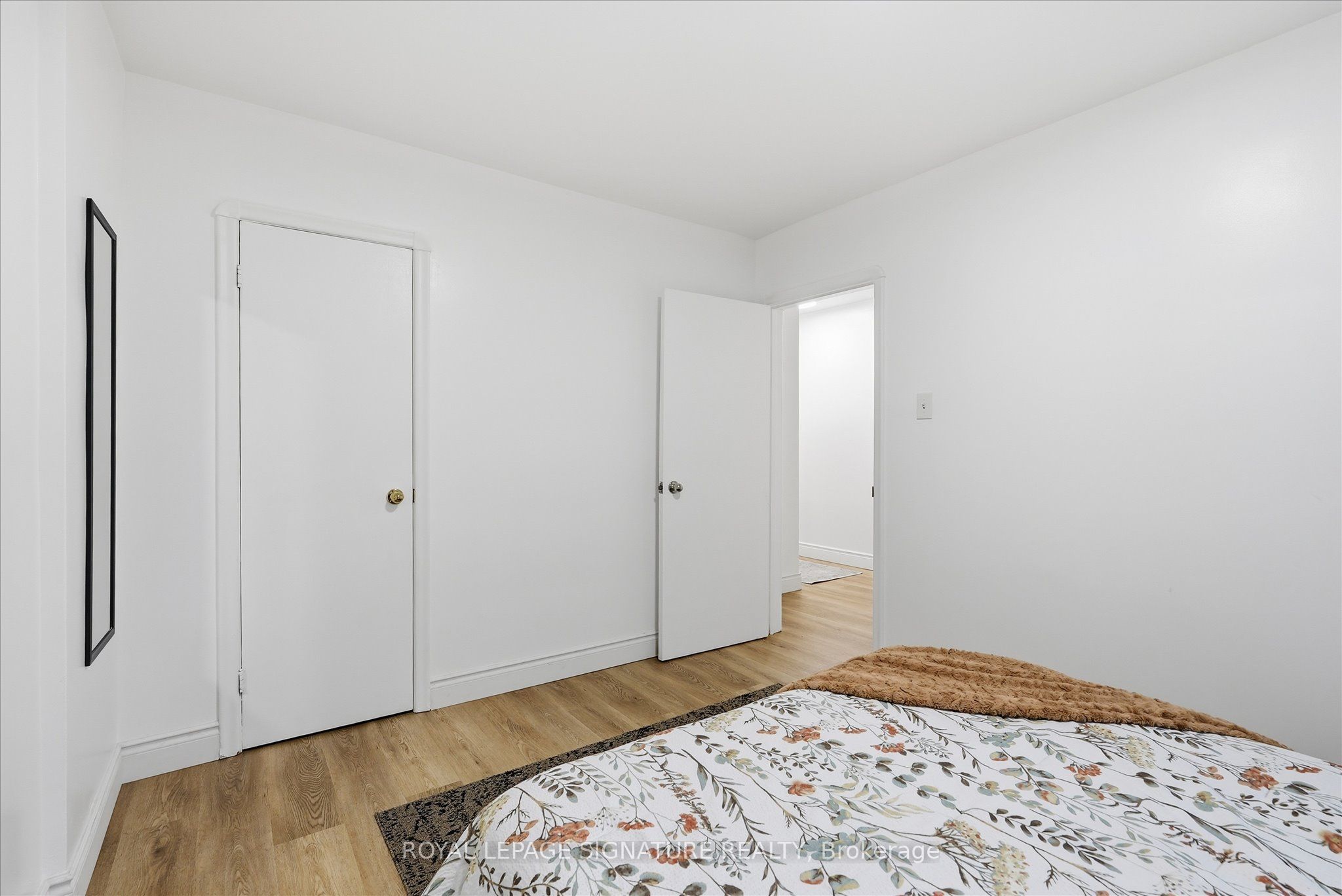 2479 Queen Street E Property Photo 11