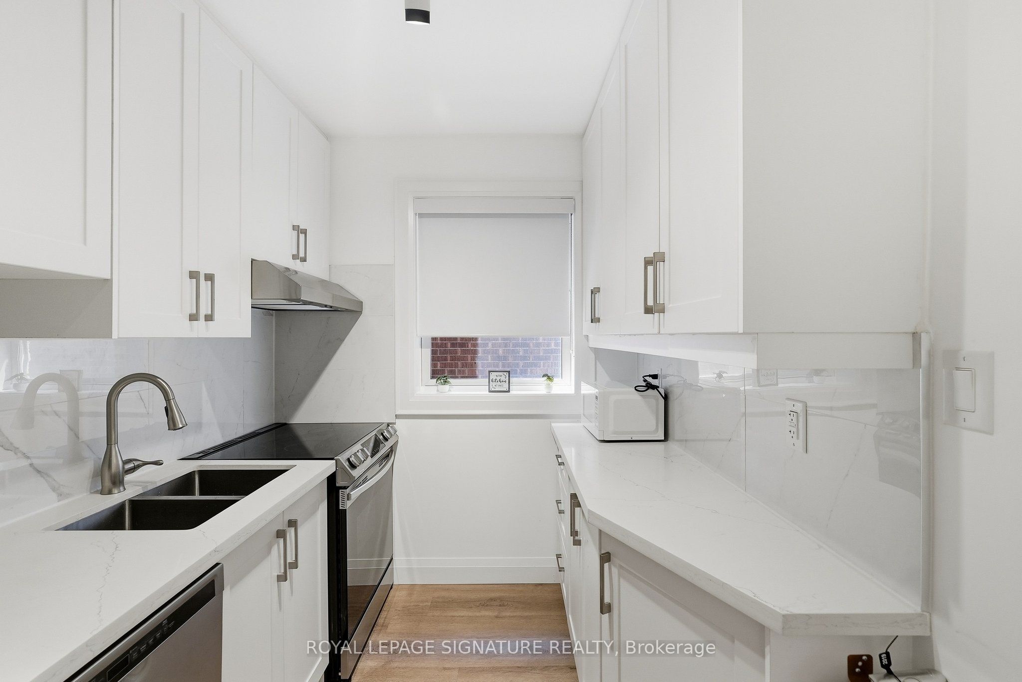 2479 Queen Street E Property Photo 11