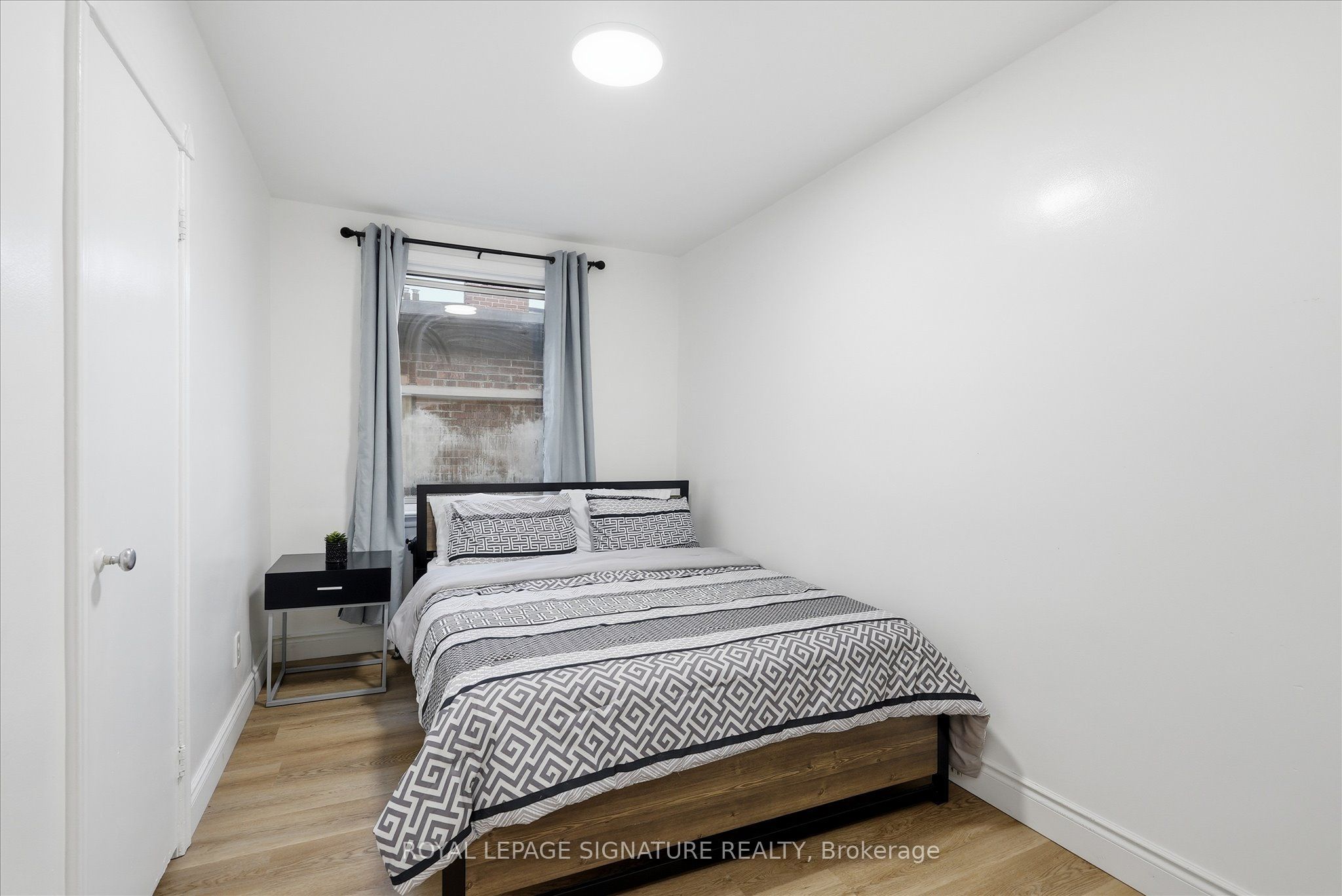2479 Queen Street E Property Photo 12