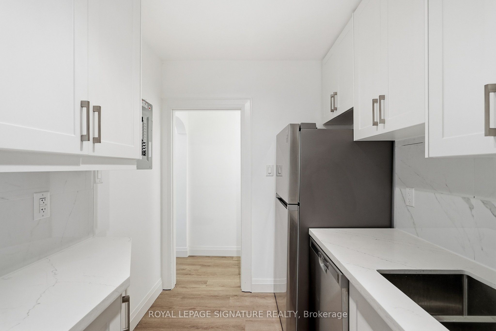 2479 Queen Street E Property Photo 12
