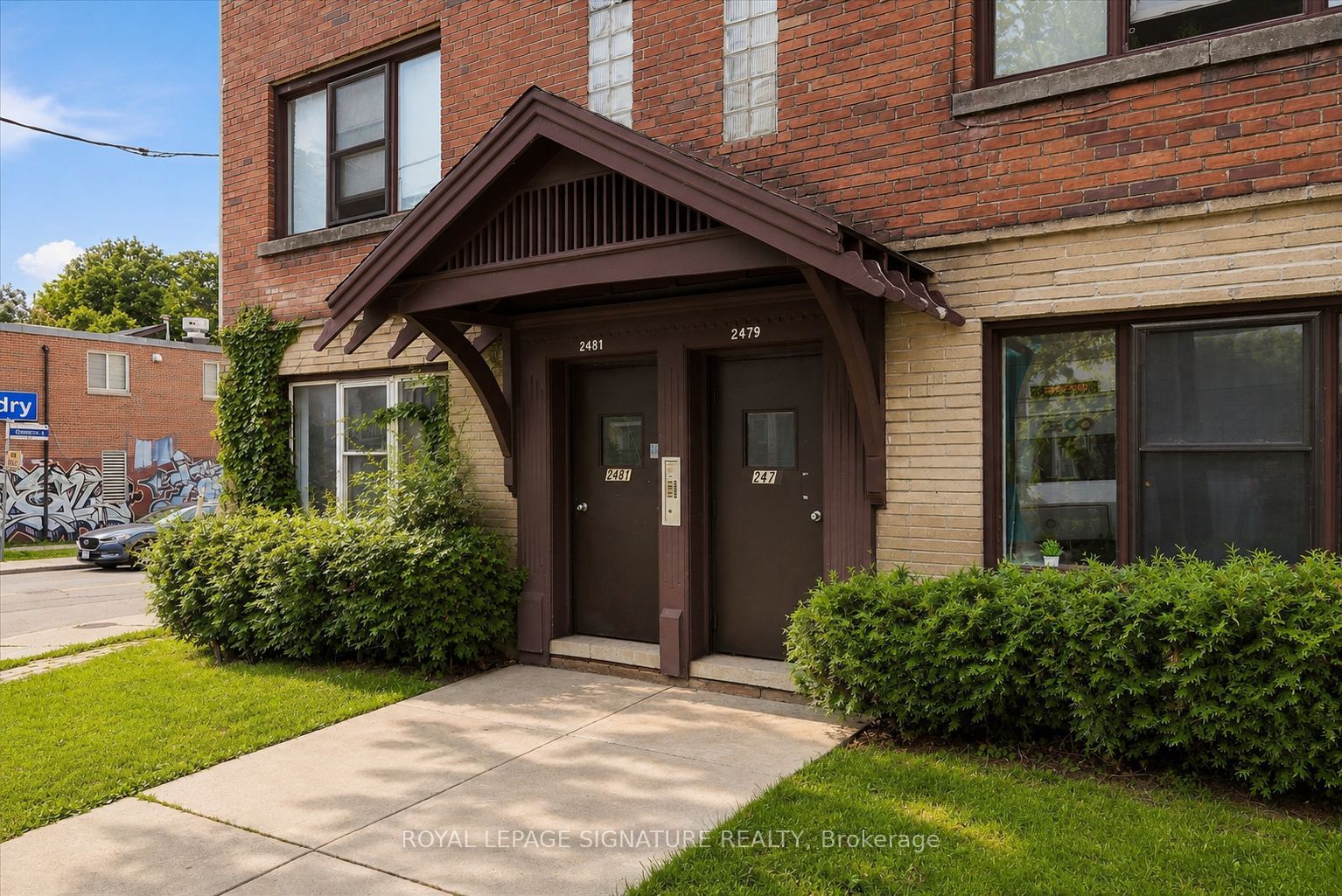 2479 Queen Street E Property Photo 17