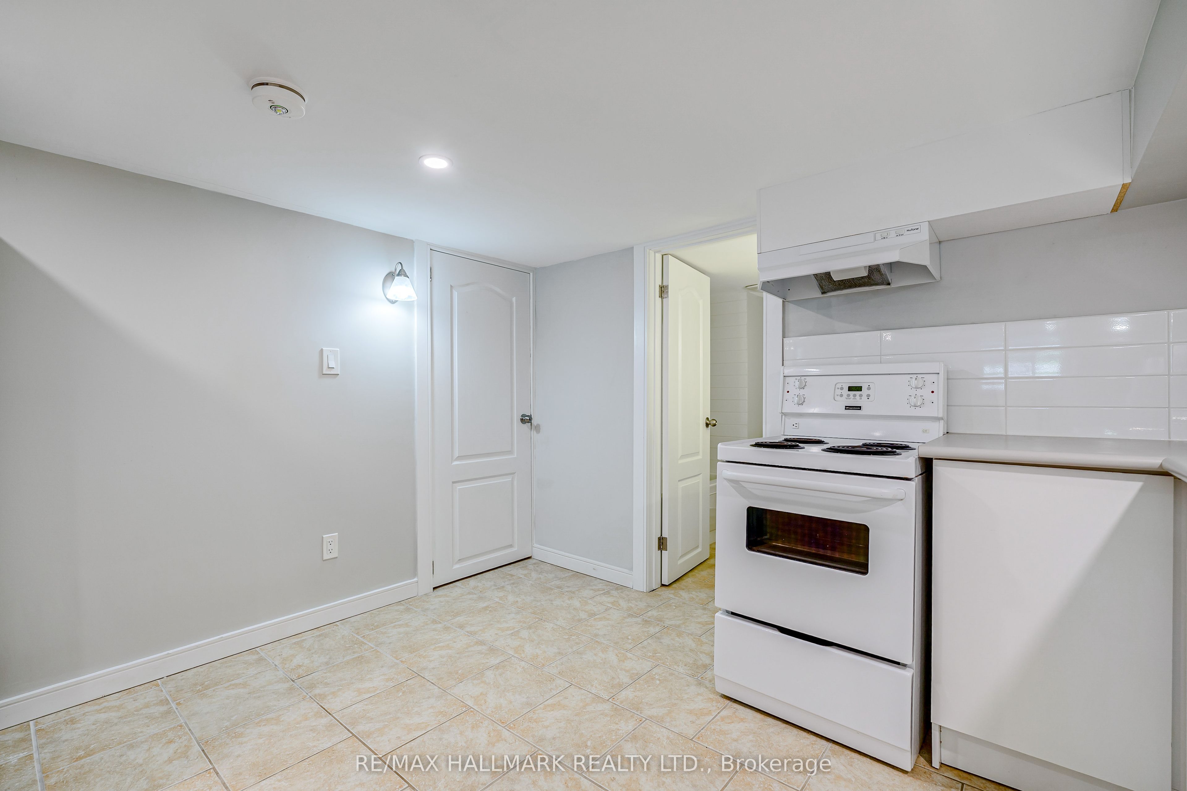 115 Rainsford Road Lower Property Photo 8