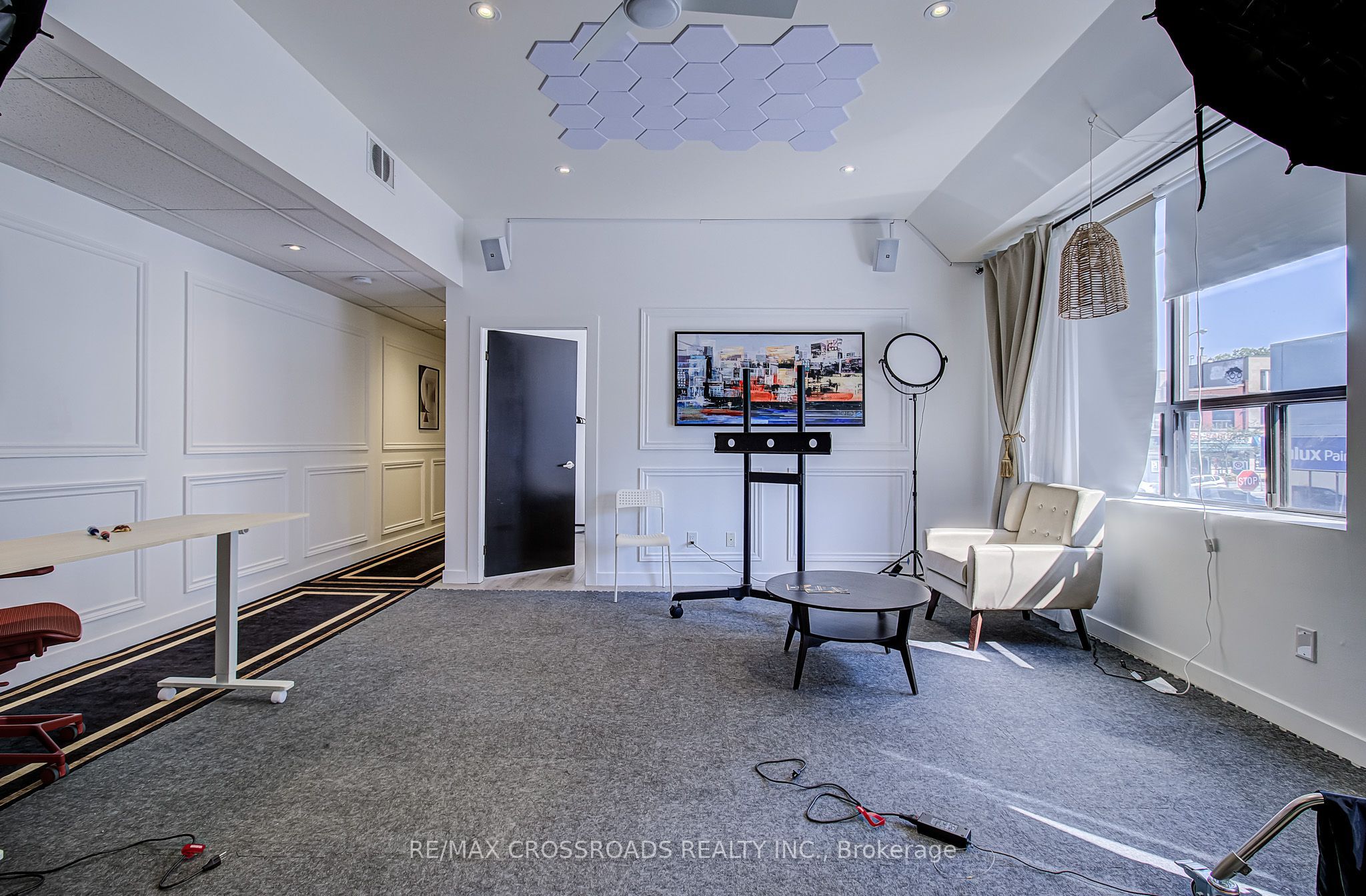 2017 Danforth Avenue 2nd Floor Property Photo 4