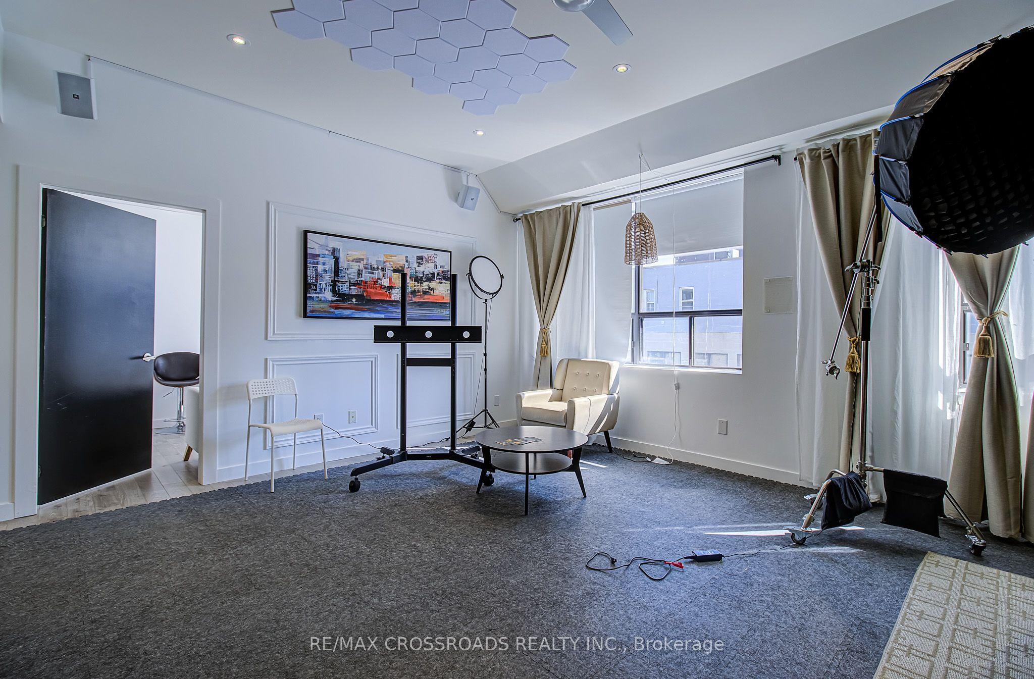 2017 Danforth Avenue 2nd Floor Property Photo 5