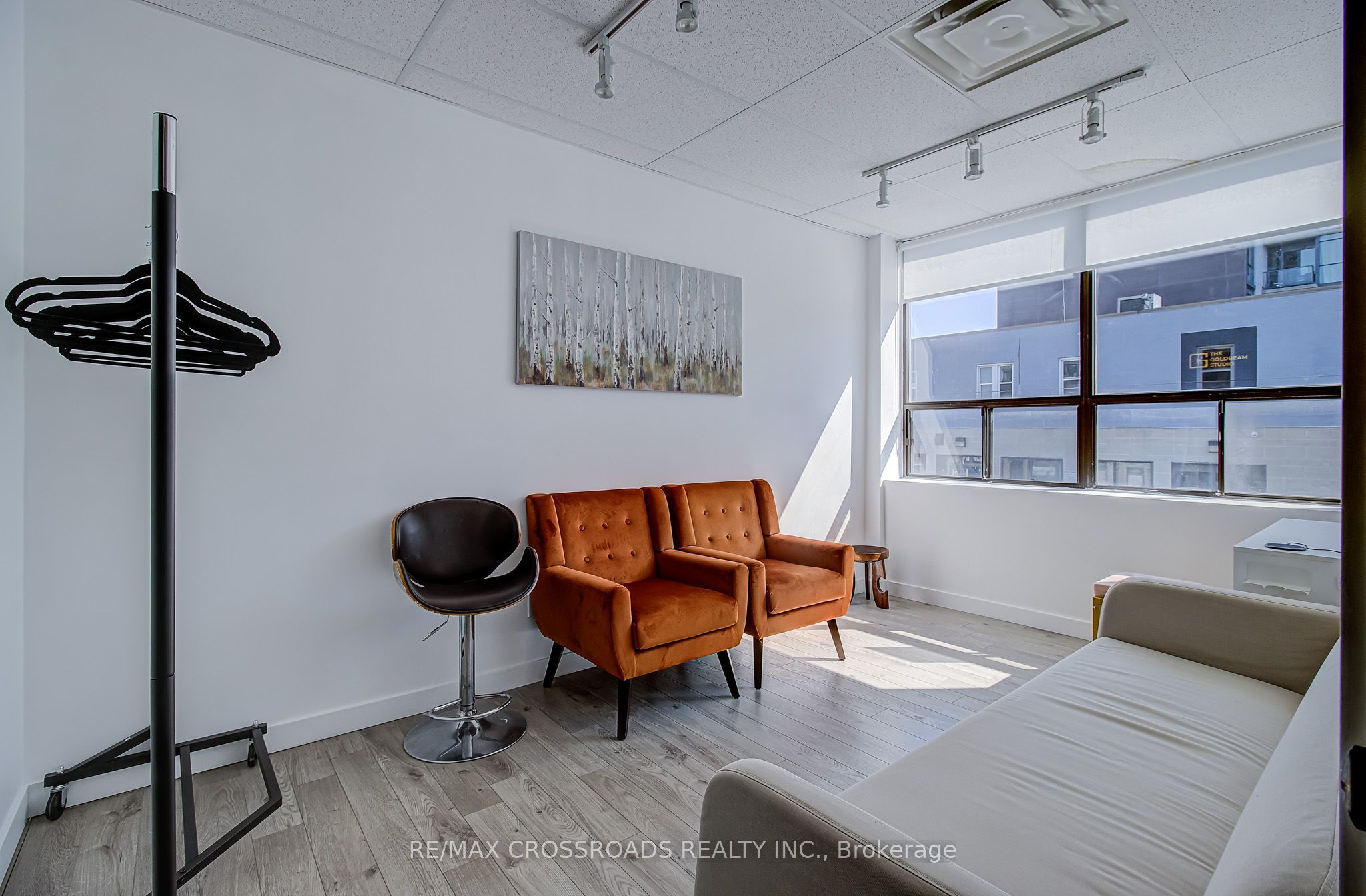 2017 Danforth Avenue 2nd Floor Property Photo 8