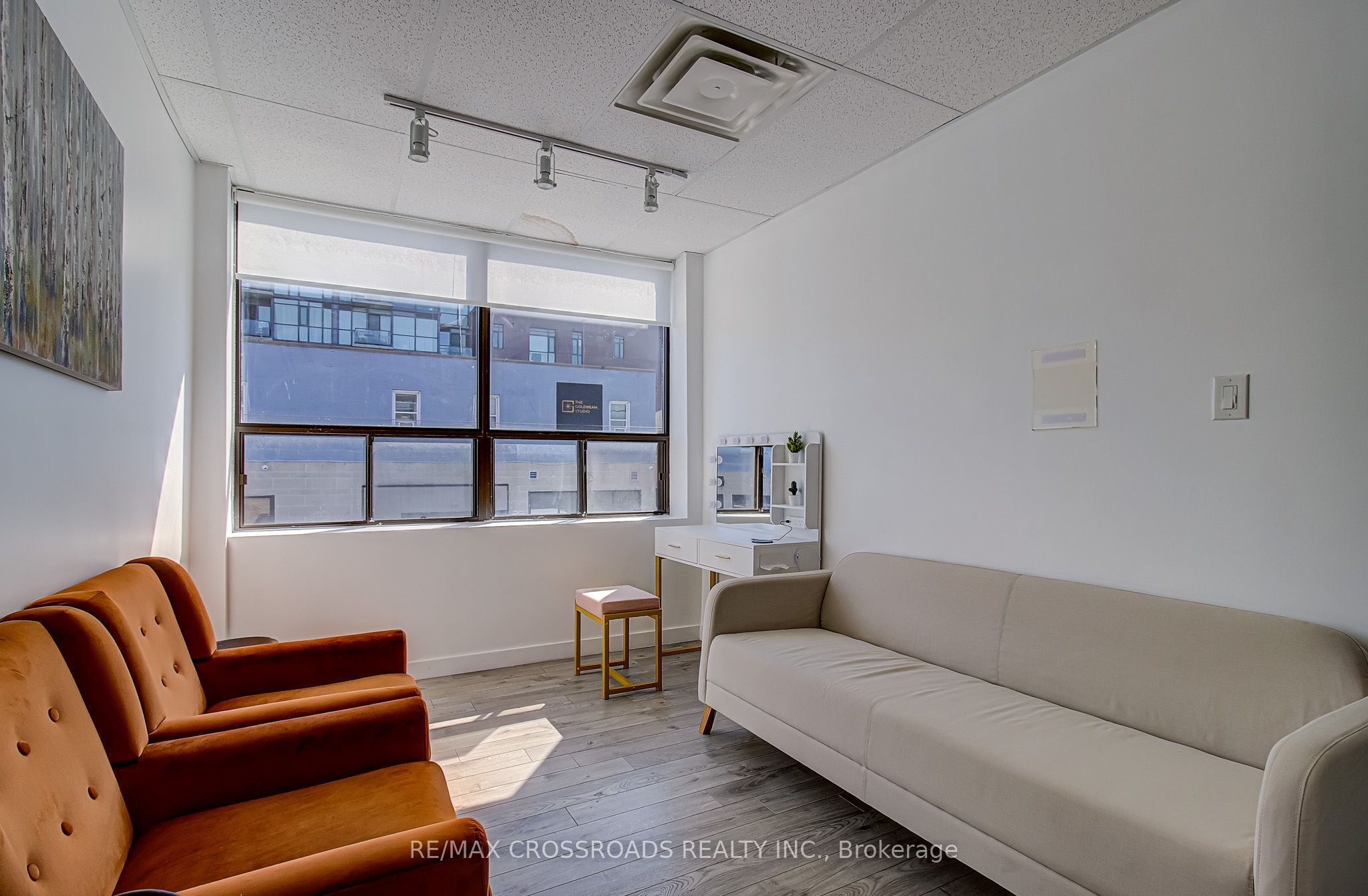 2017 Danforth Avenue 2nd Floor Property Photo 9