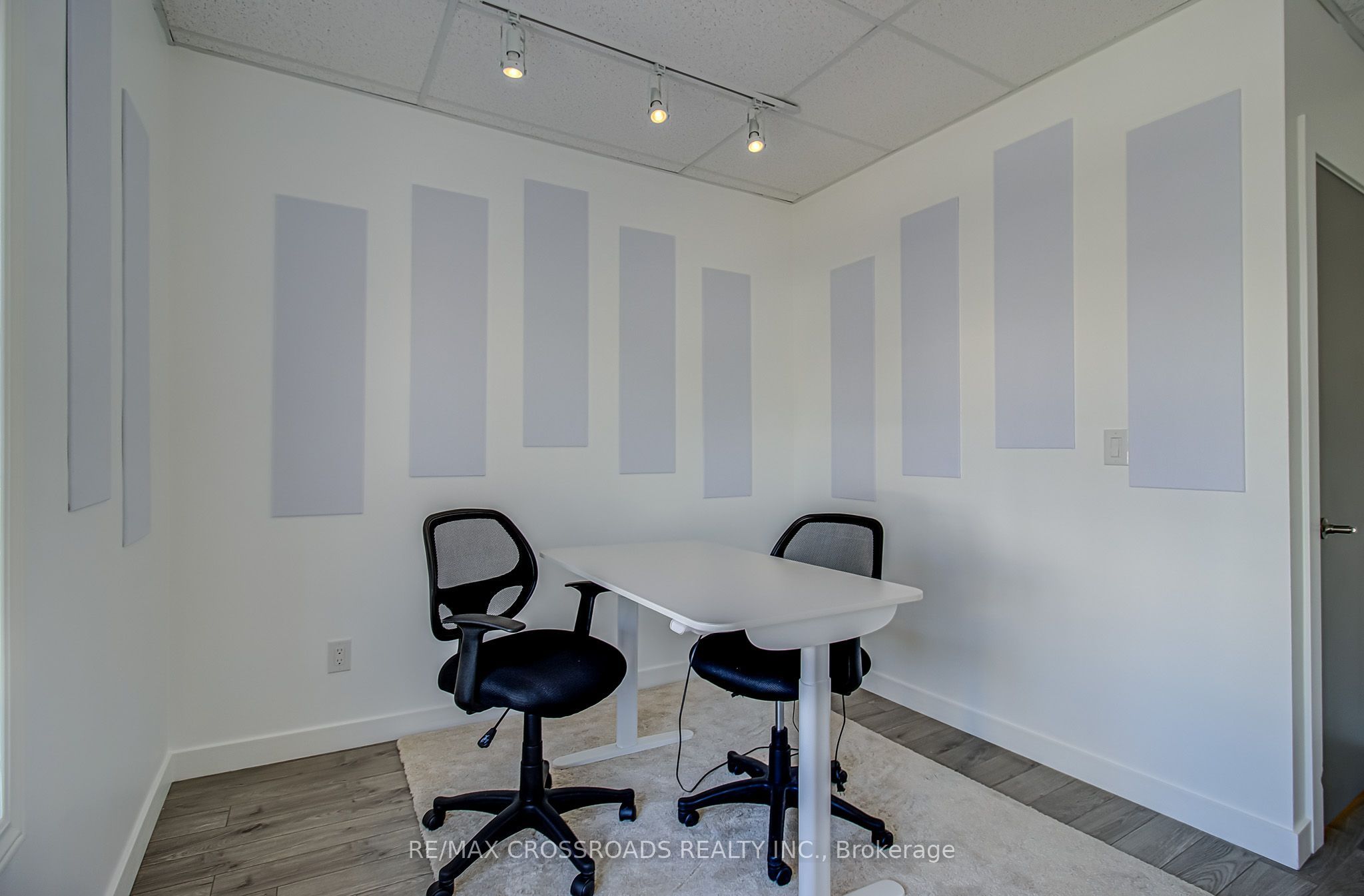 2017 Danforth Avenue 2nd Floor Property Photo 21