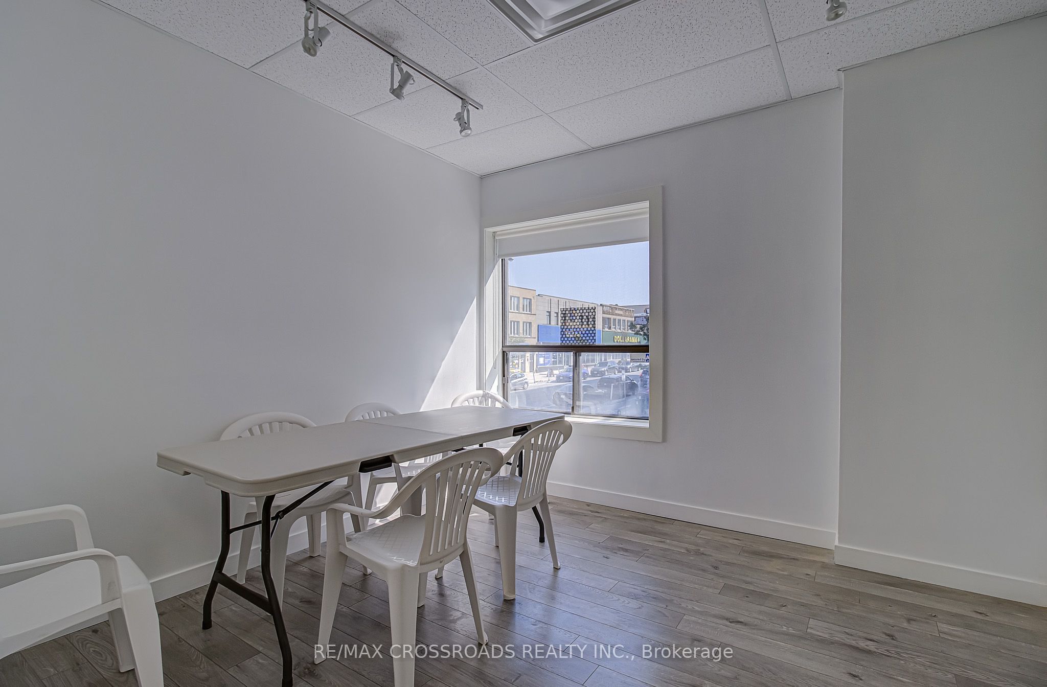 2017 Danforth Avenue 2nd Floor Property Photo 24
