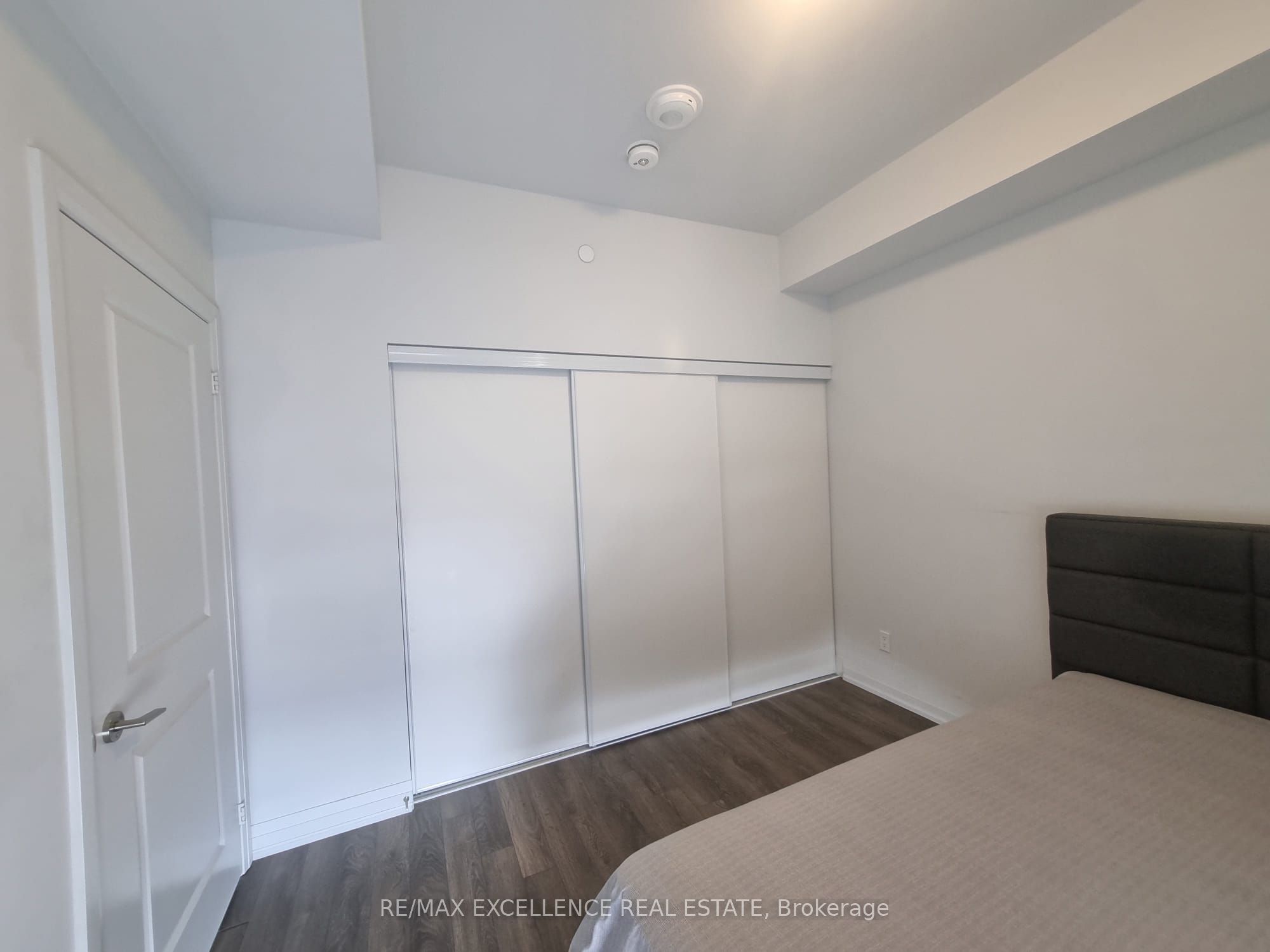 10 Meadowglen Place 707 Property Photo 11