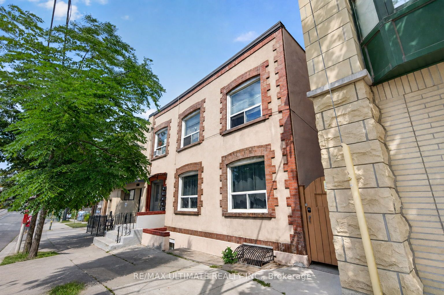 2360 Queen Street E 3 Property Photo 1