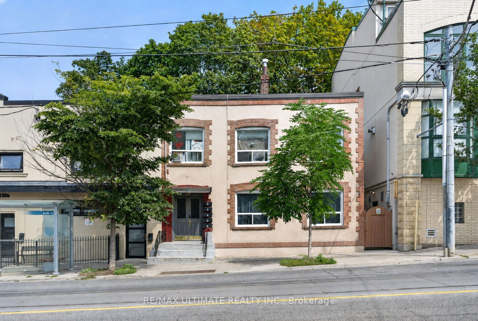 2360 Queen Street E 3 Property Photo 2