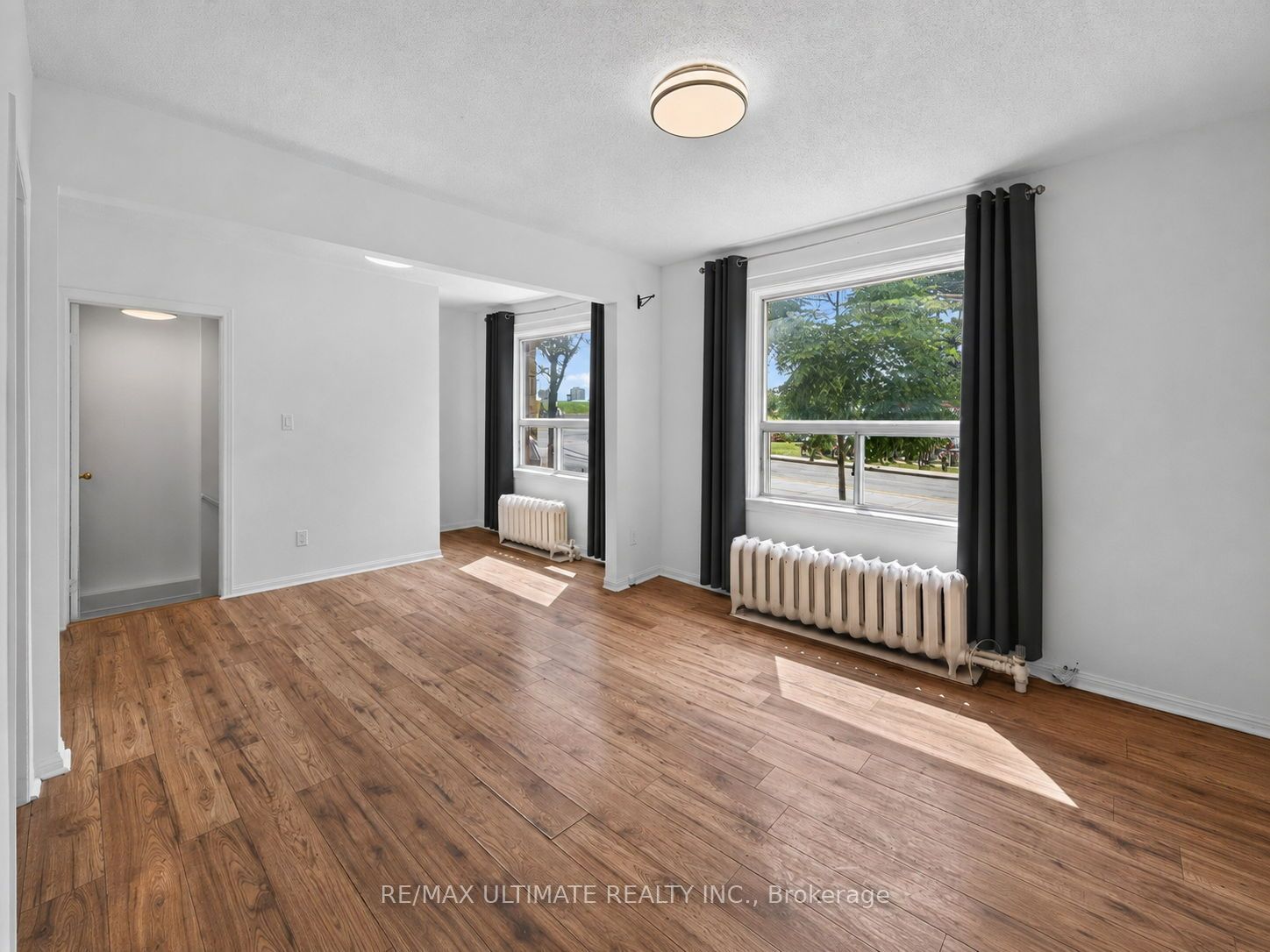 2360 Queen Street E 3 Property Photo 4