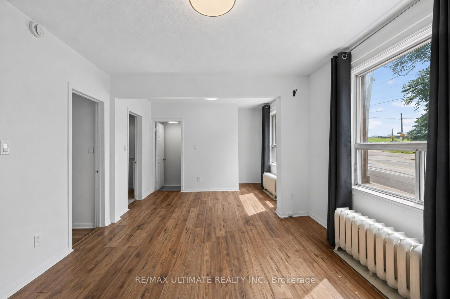 2360 Queen Street E 3 Property Photo 5