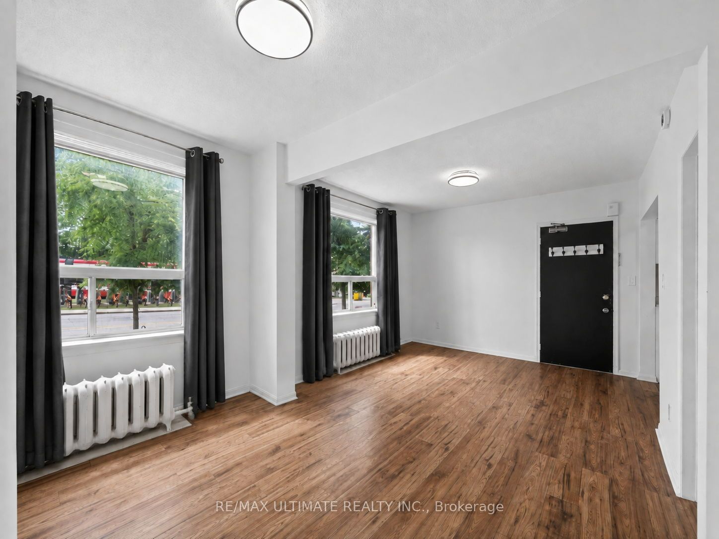 2360 Queen Street E 3 Property Photo 7