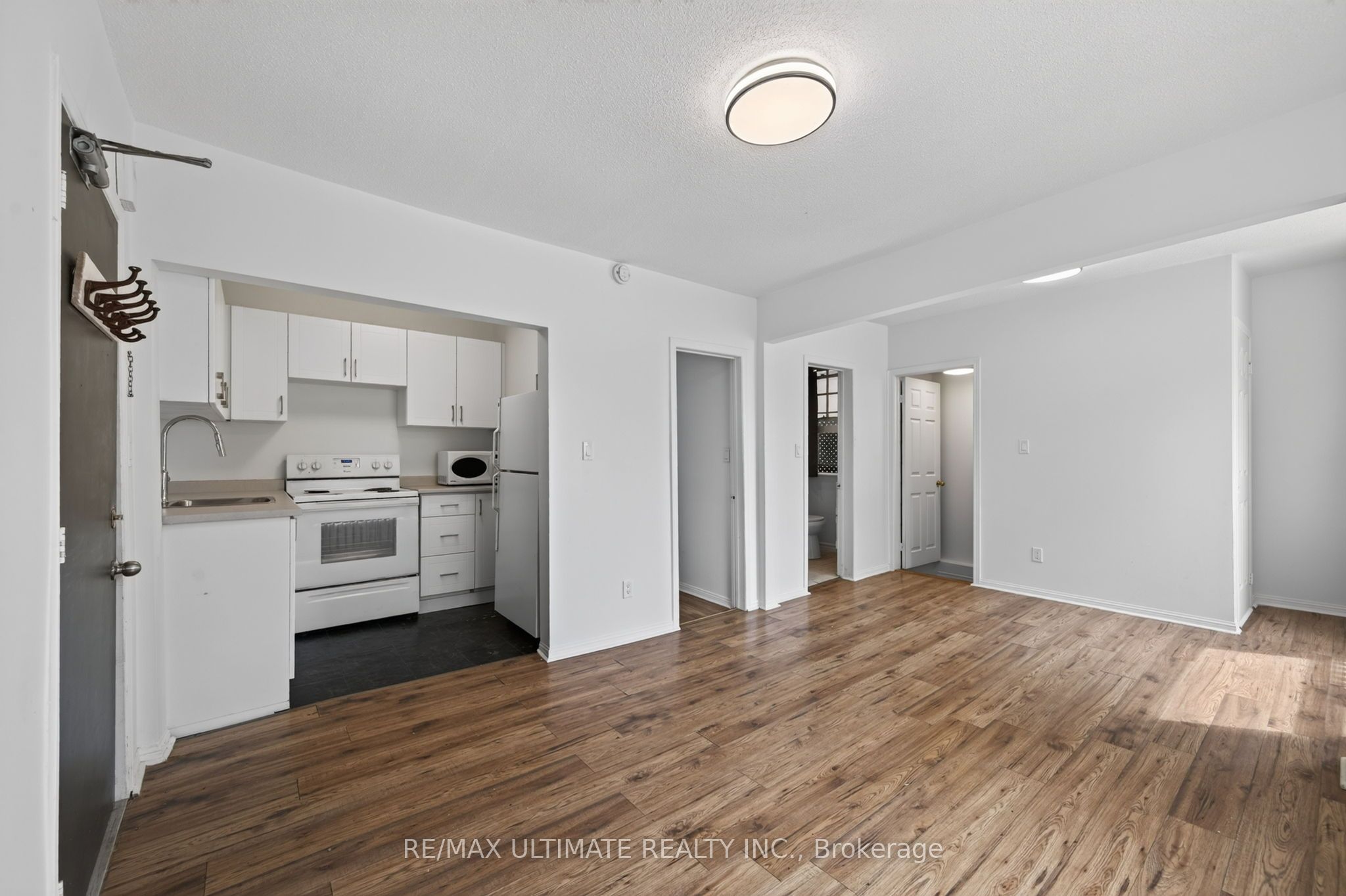 2360 Queen Street E 3 Property Photo 8